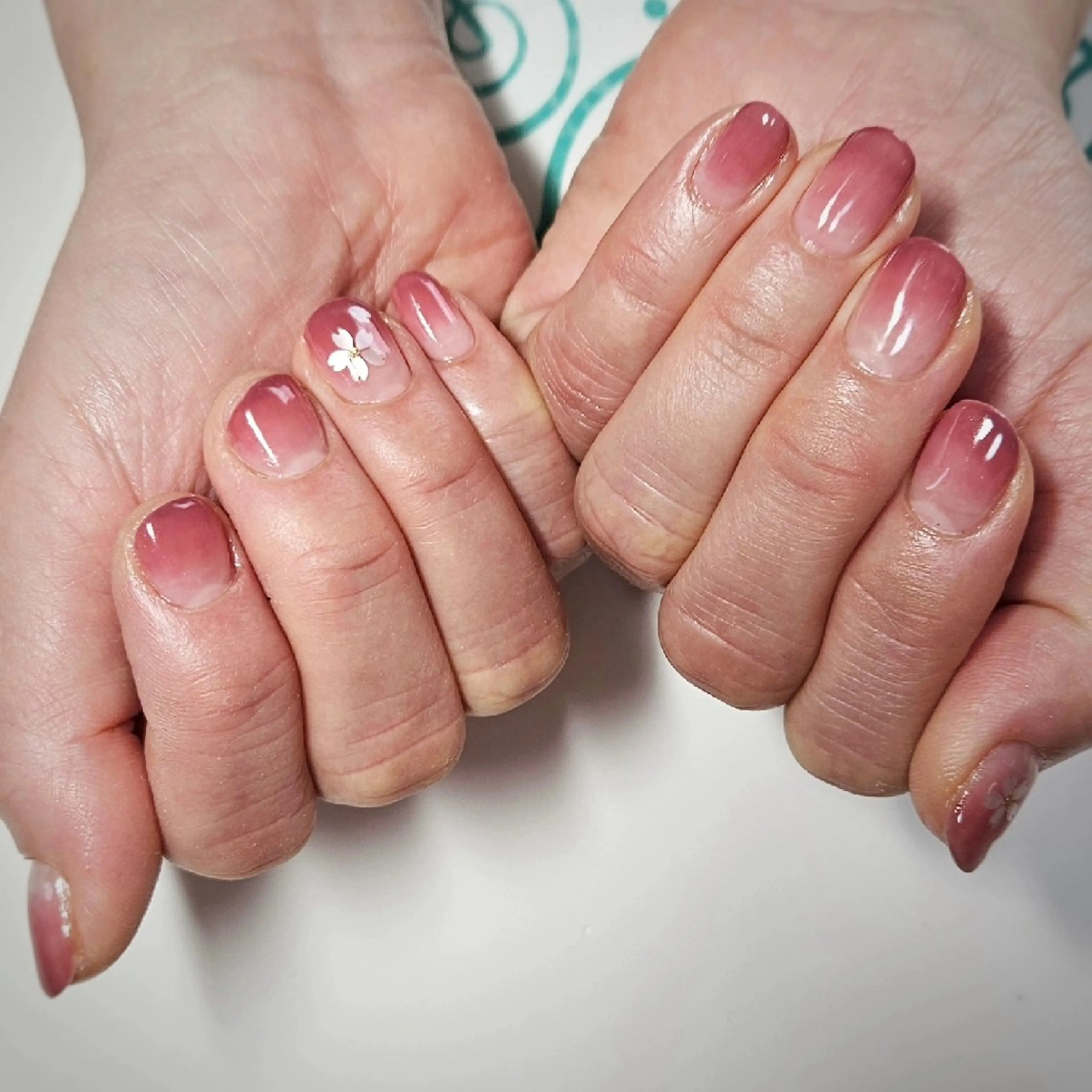 ネイル アートネイル グラデーション ハンドネイル Y. Saoriのネイルデザイン