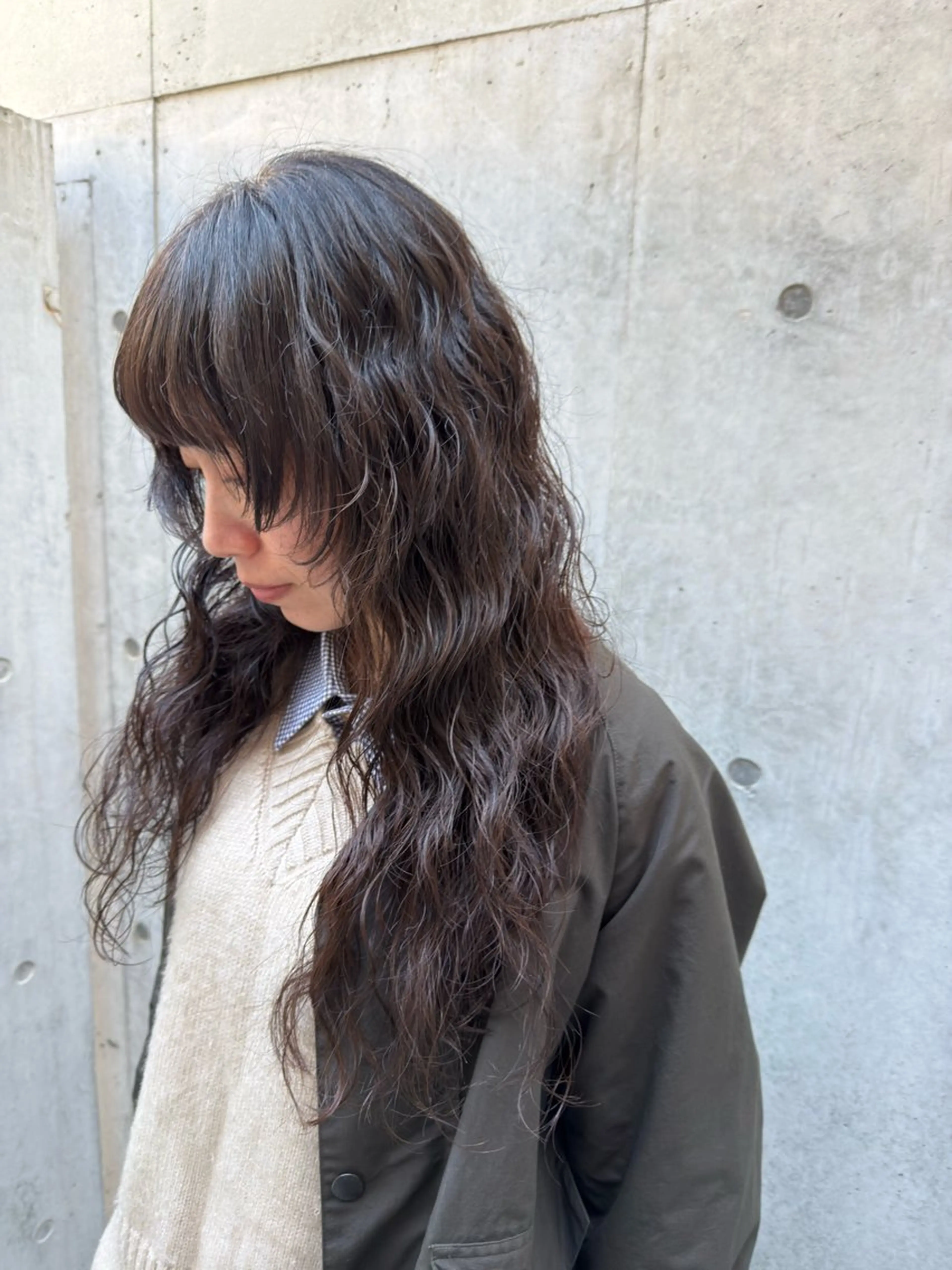 ロング パーマ 顔まわりレイヤー レイヤーカット ロング 🍇おぐら めぐみ🍇のヘアスタイル