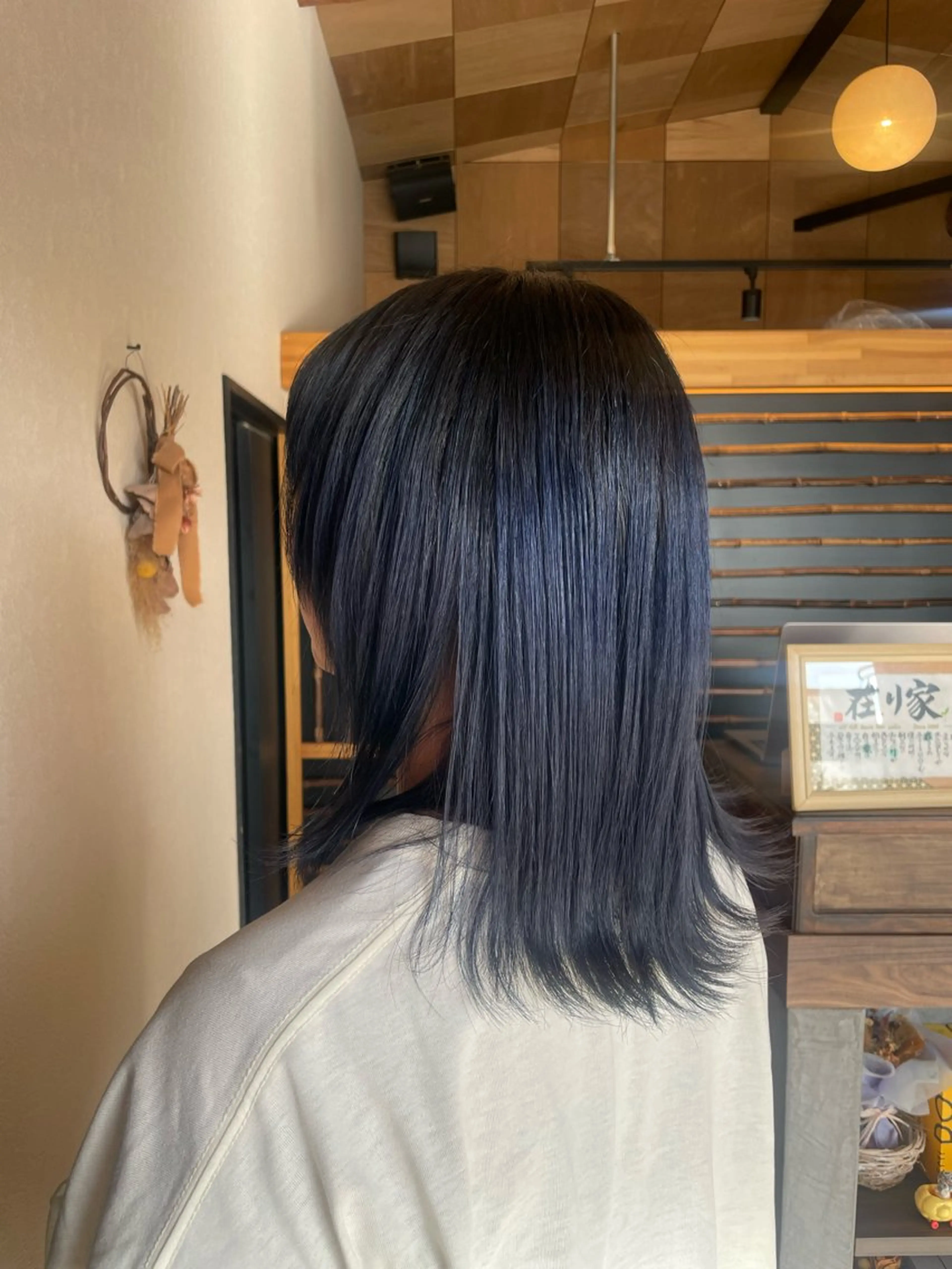 ミディアム カラー ブルーカラー ネイビーカラー 青木 紗耶のヘアスタイル