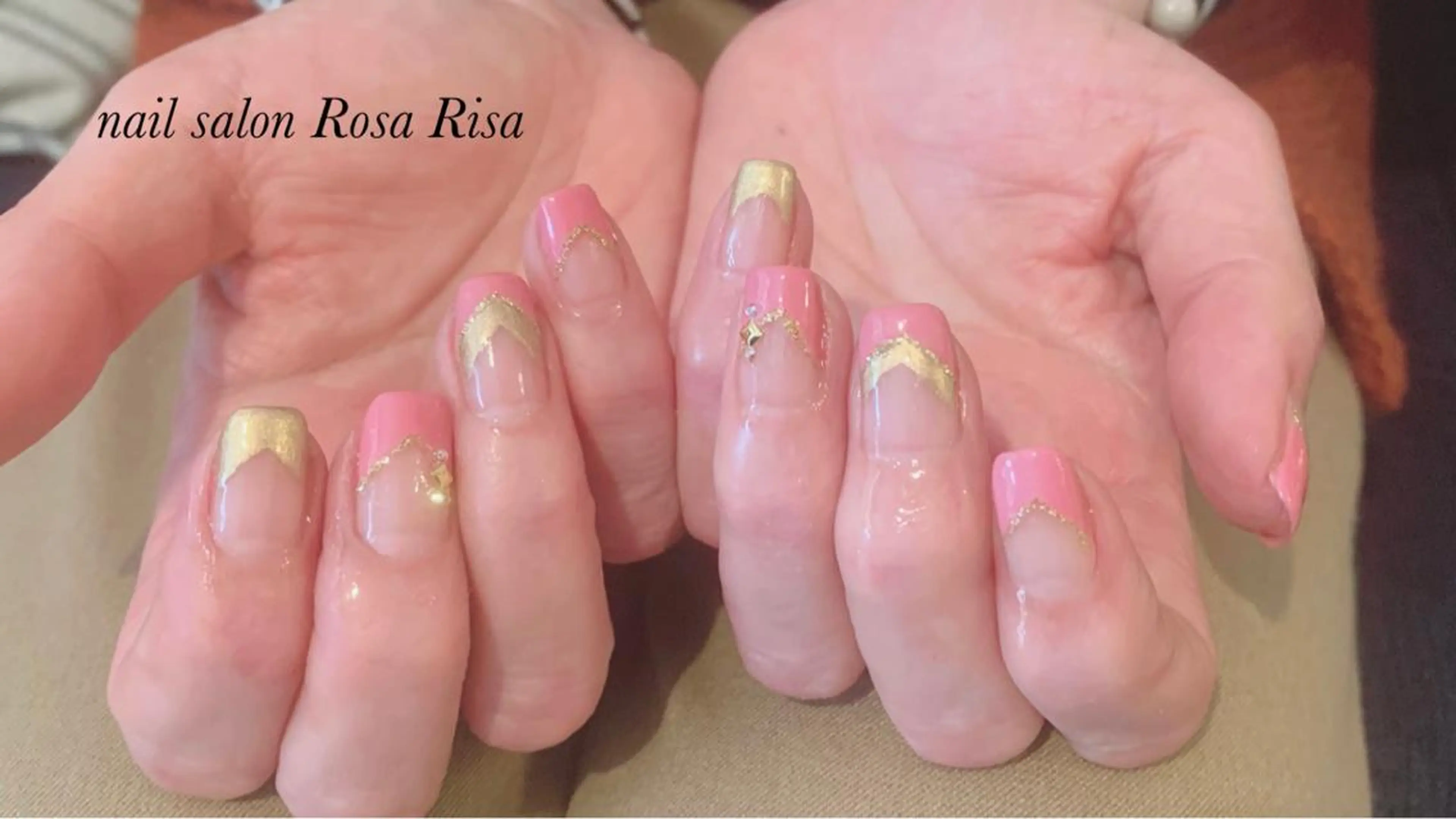 ショート ネイル フレンチネイル ネイルスタジオ シェイクユアハンズのネイルデザイン