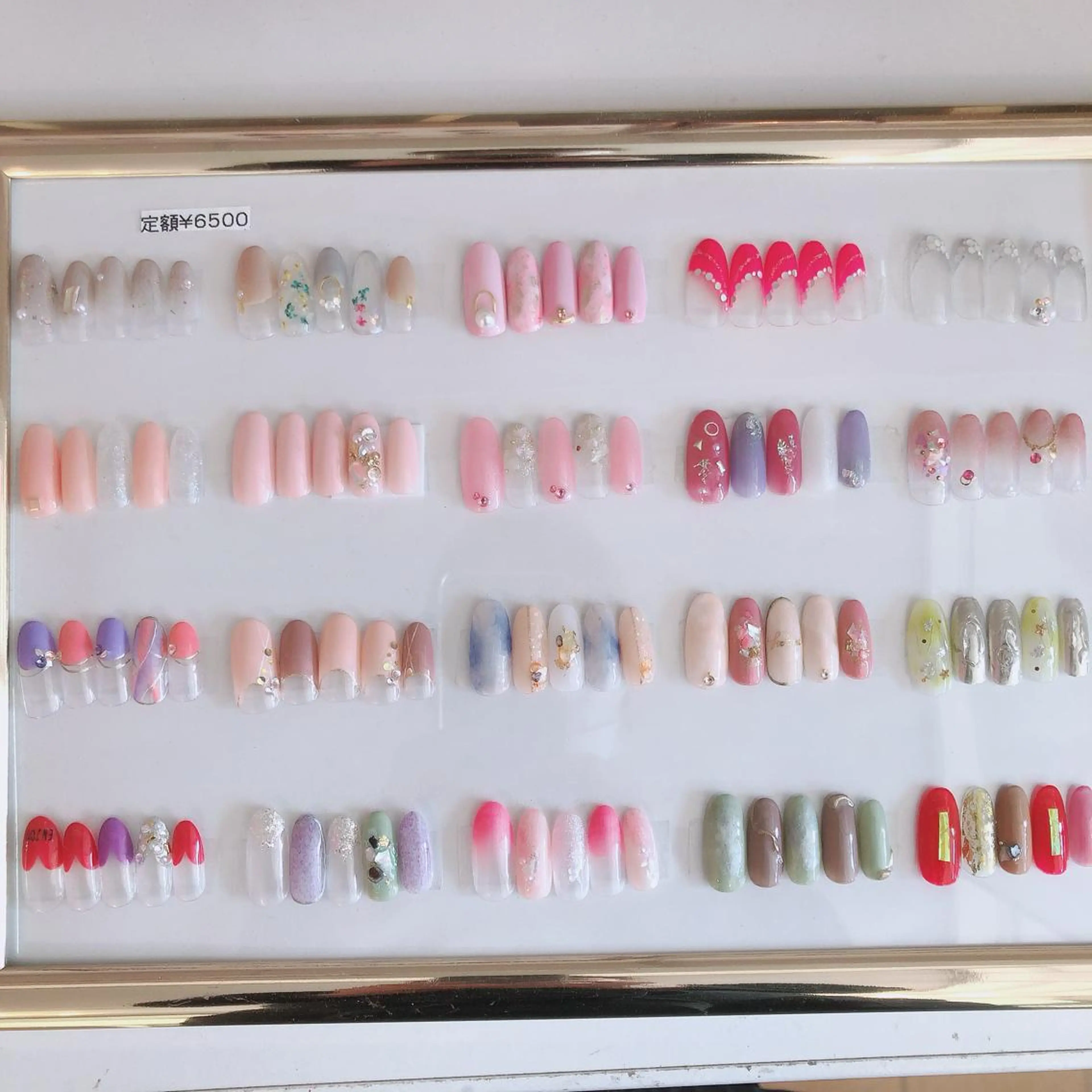 ネイル アートネイル フットネイル ワンカラーネイル 春ネイル Viva!tip所属・Viva!tip ビバティップネイルのネイルデザイン