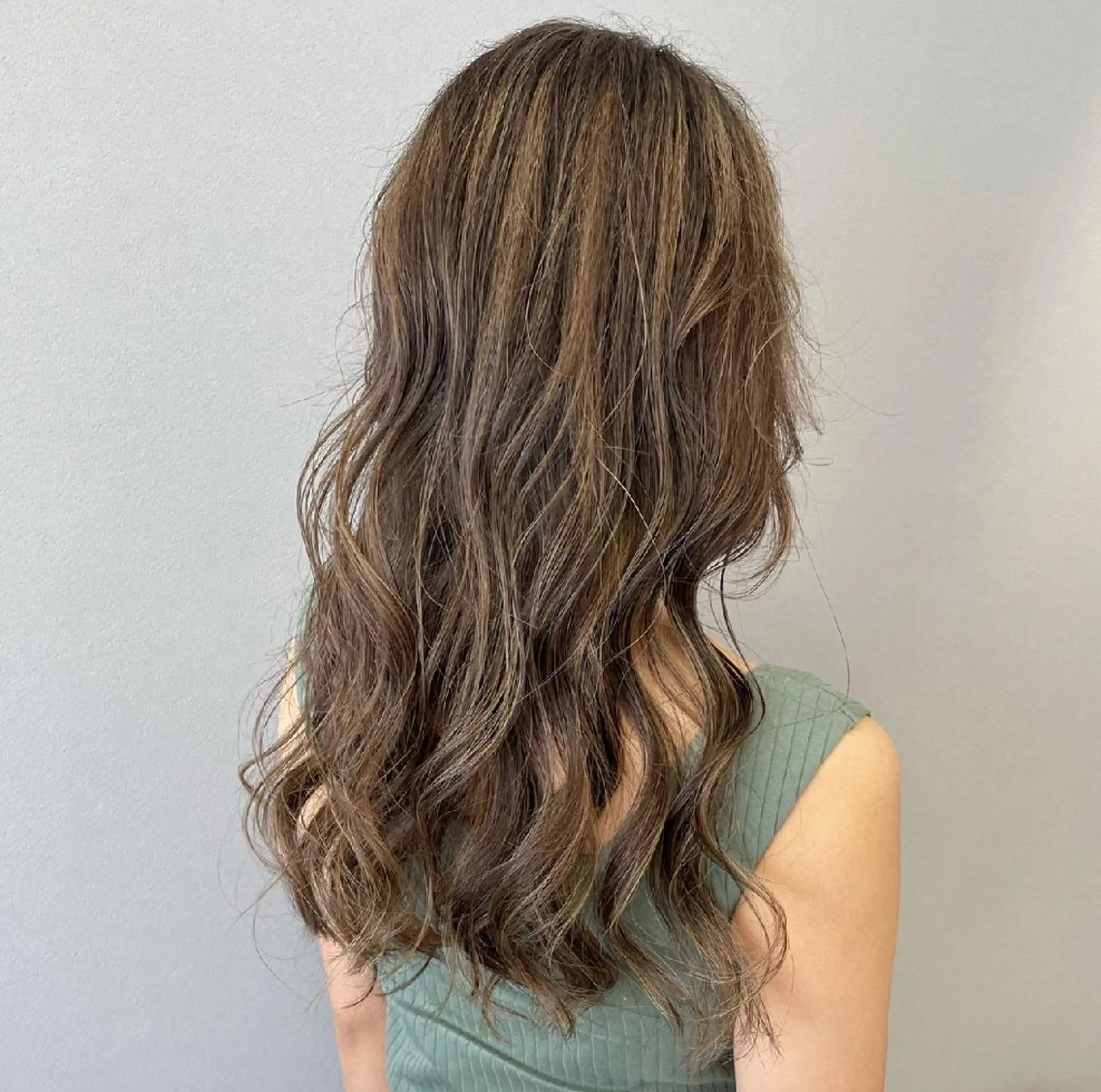 ロング カラー ヘアカラー Luisハイライト　 喜連瓜破、髪質改善のヘアスタイル