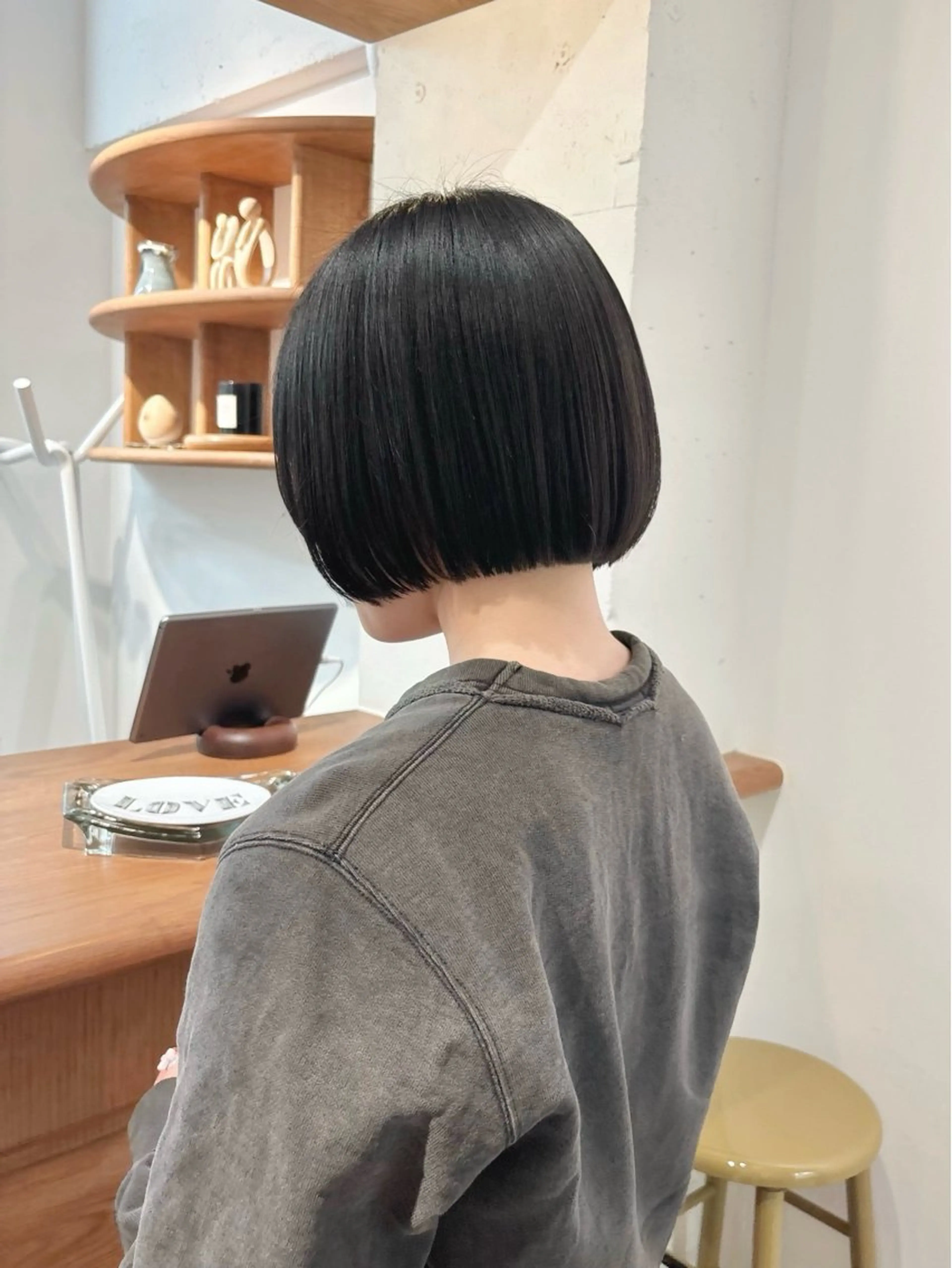 ミディアム aiko【艶カラー ・ミニモ年内で終了】のヘアスタイル