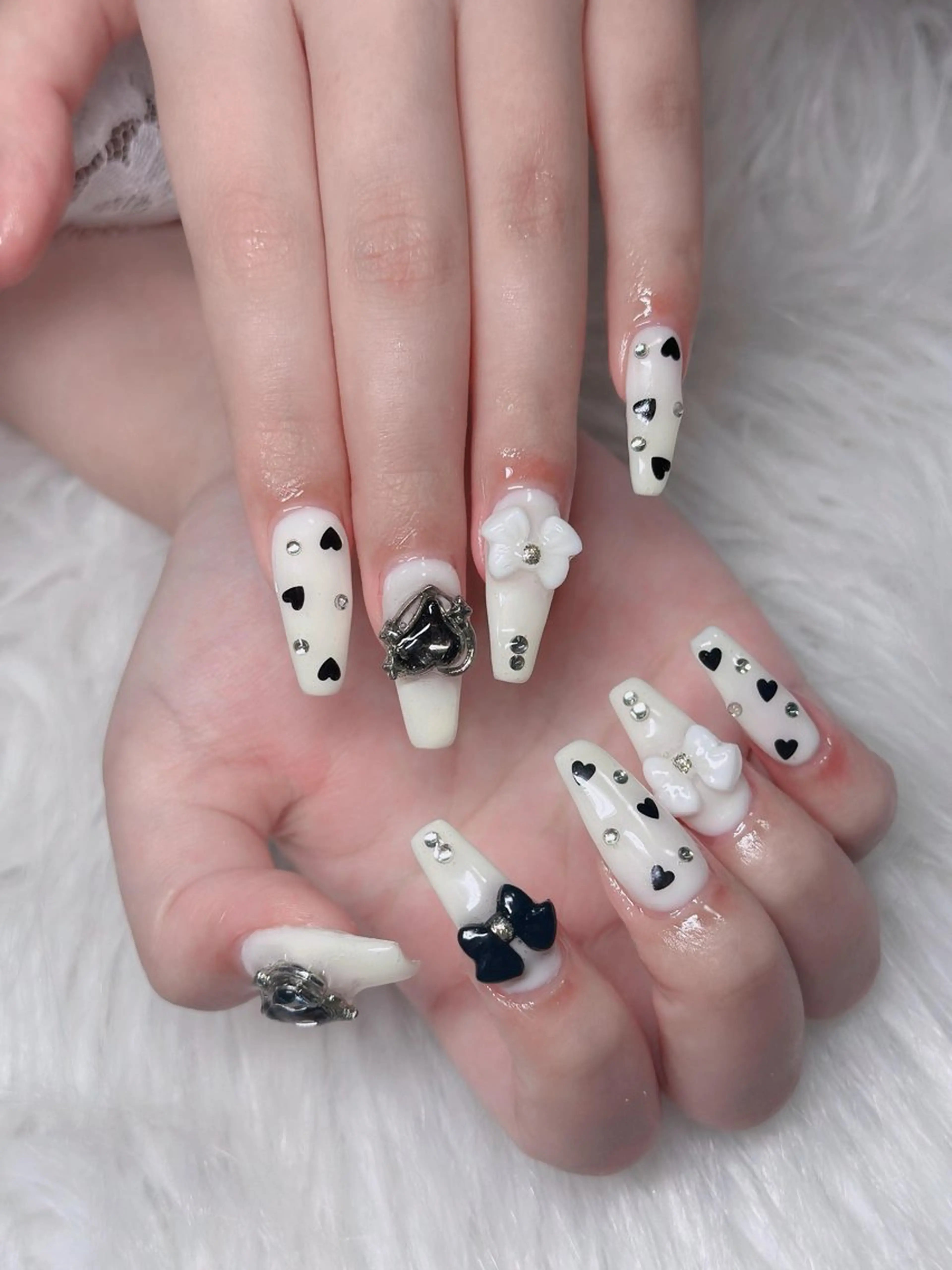 ネイル フレンチネイル ジェルネイル ハロウィン キラキラネイル 韓国ネイル H.baby Nail Salonのネイルデザイン