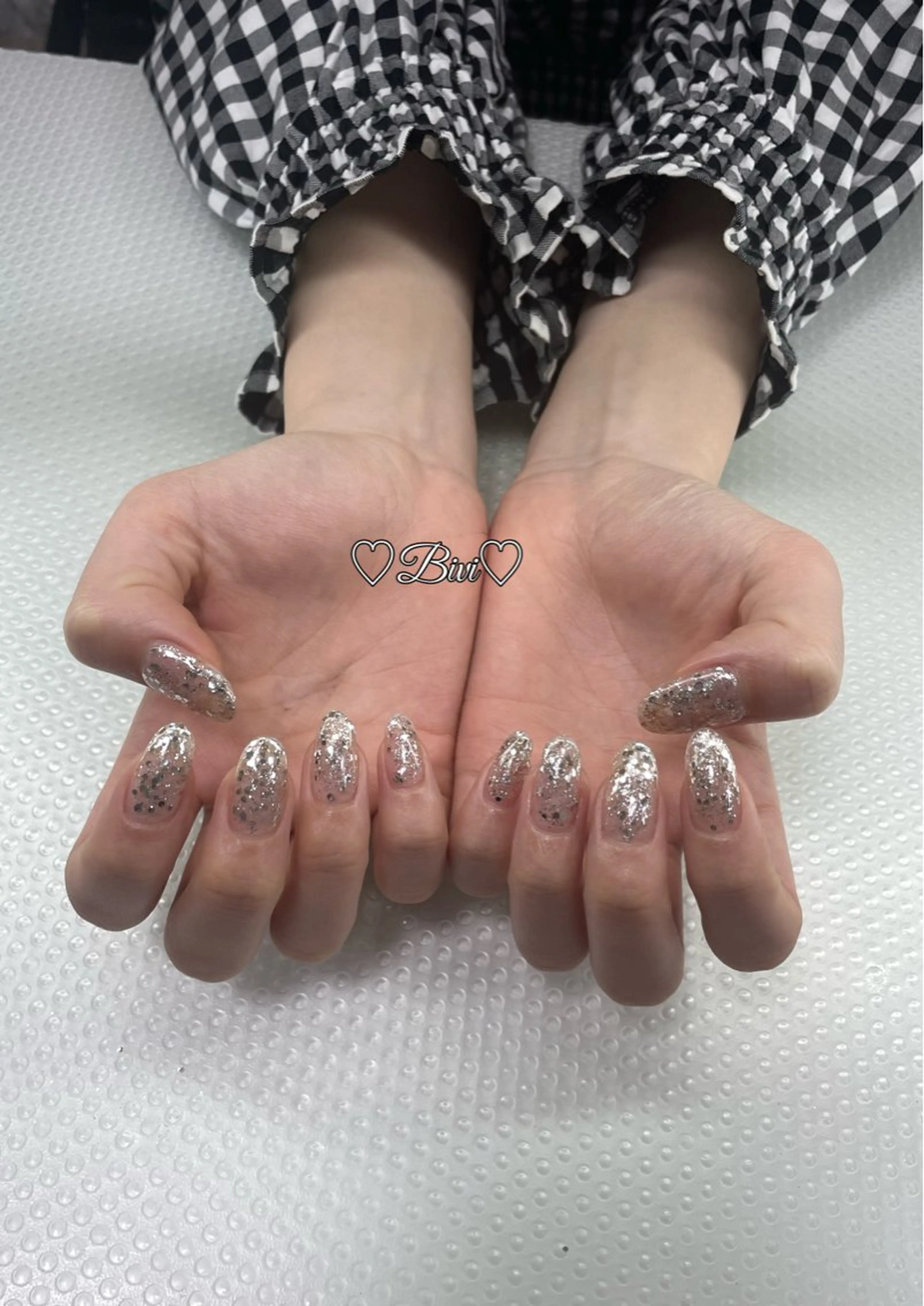ネイル アートネイル フラッシュネイル ラメ(グリッター) シルバー スクエアネイル ハンドネイル ハンドケア ♡Bivi♡自爪に 優しいネイルサロンのネイルデザイン