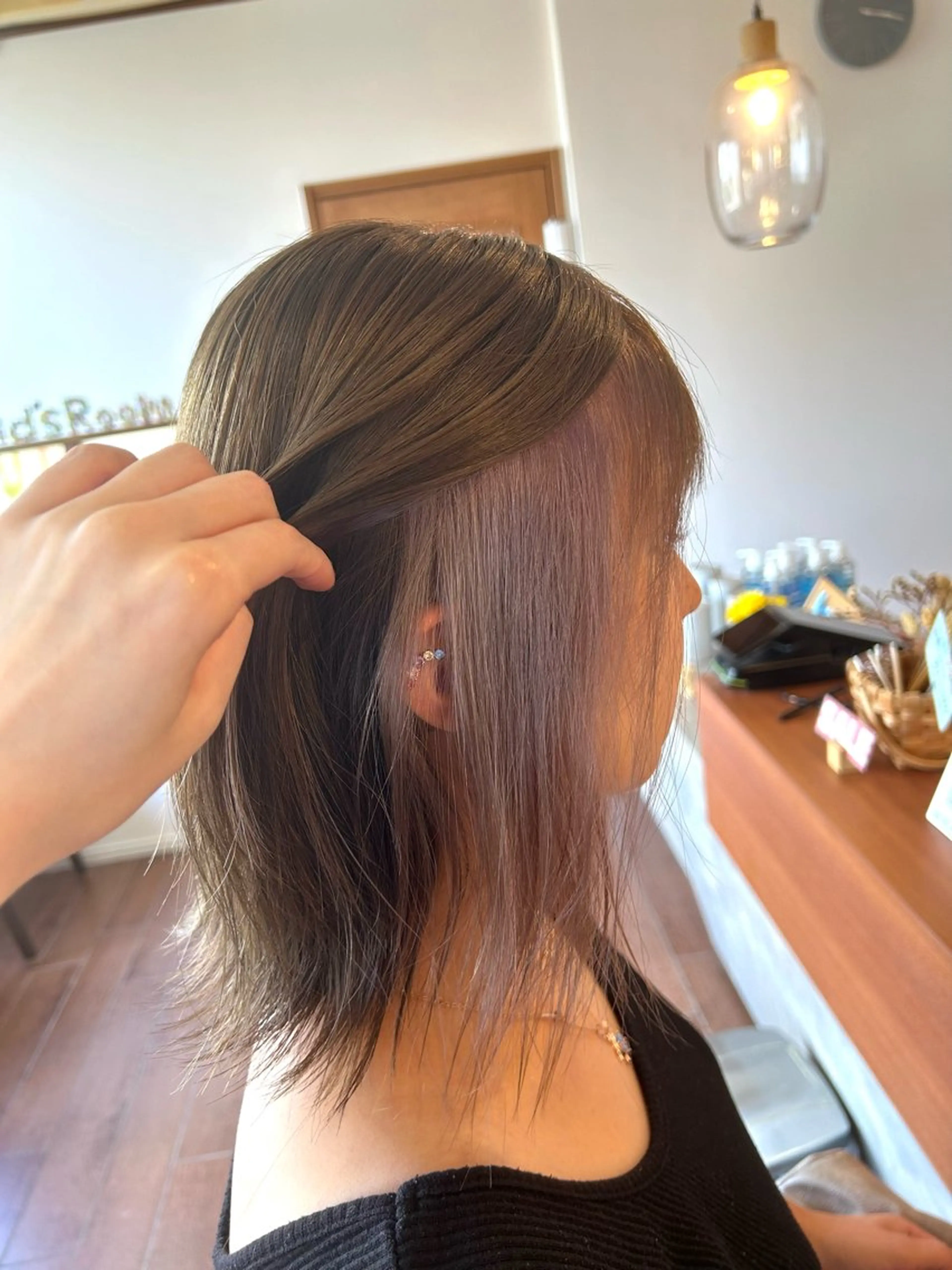 ミディアム カラー ブラウンカラー 透明感カラー インナーカラー オリーブブラウン ピンクカラー カット ヘアカラー トリートメント トップスタイリスト 林すずかのヘアスタイル