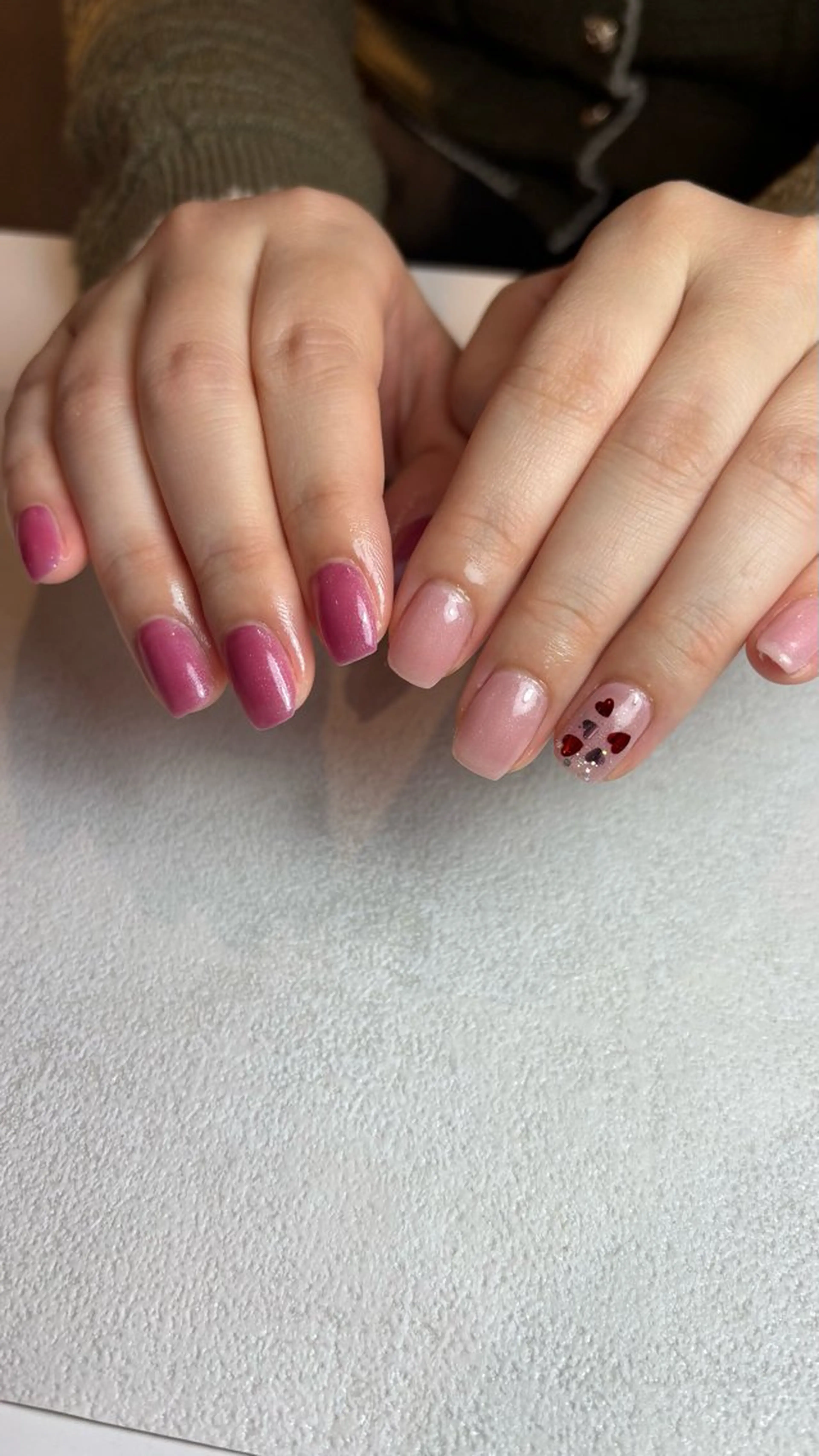 ネイル ハート キラキラネイル 赤色 ハンドネイル 山田 美羽のネイルデザイン