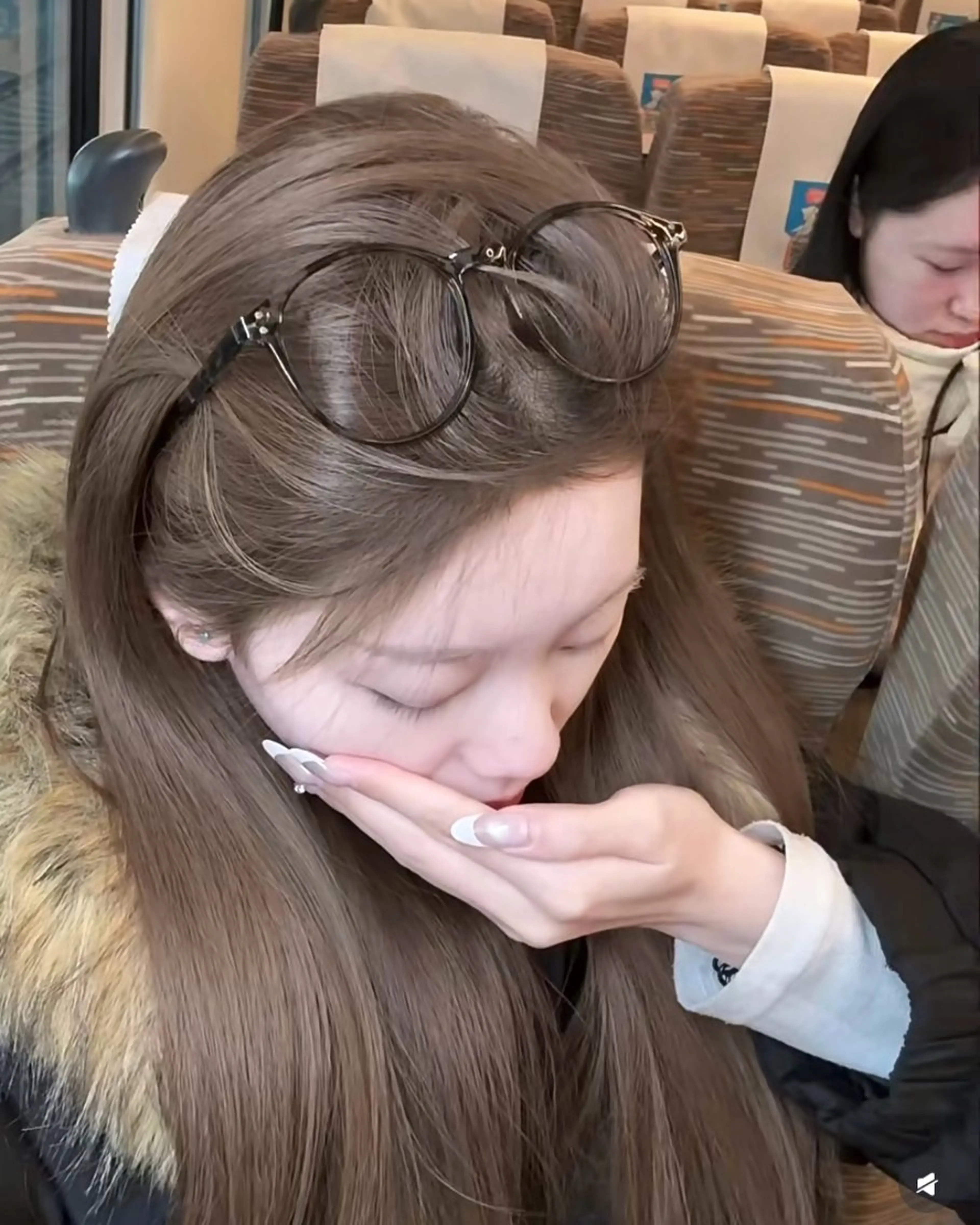 ロング にこ🐻‍❄️🫧 透明感カラー🤍のヘアスタイル