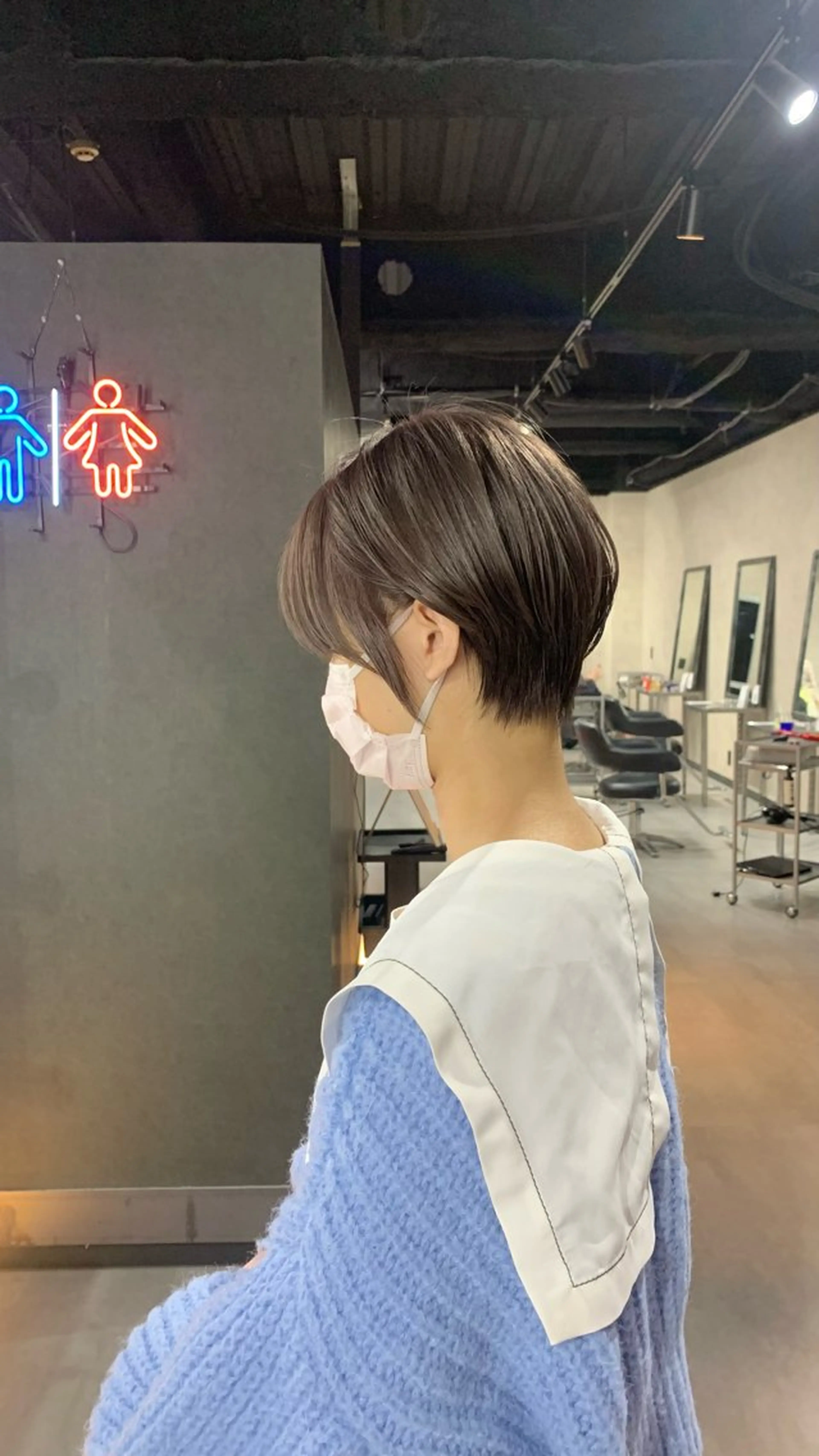 ショート カラー ダークグレー ダークグレージュ グレージュ ショートヘア KISS SWAN所属・B E C H I C O〔べち子〕のヘアスタイル