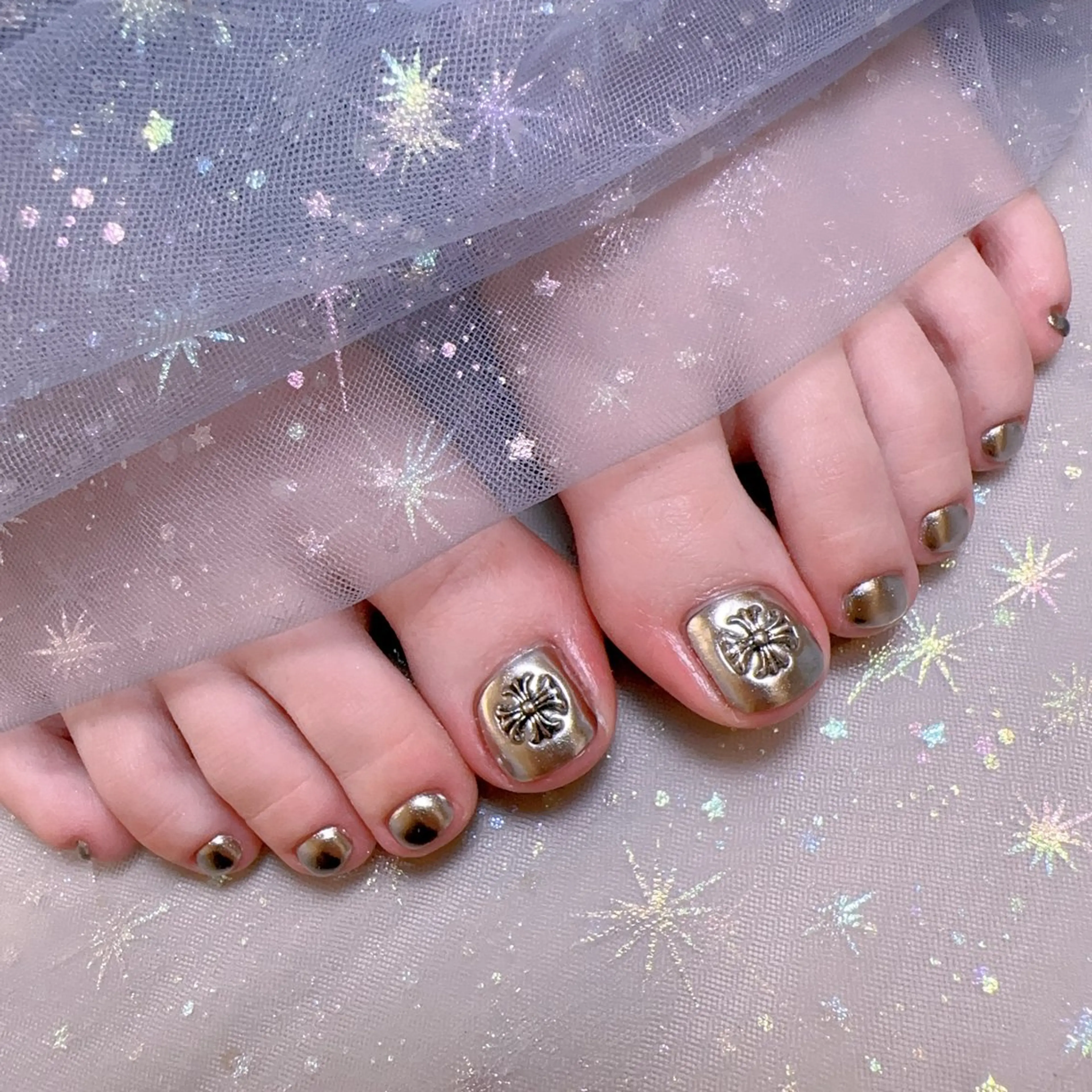 ネイル オーロラネイル フットネイル 韓国ネイル ラメ(グリッター) ラメグラデーション フットネイル Belle nail salon 新小岩のネイルデザイン