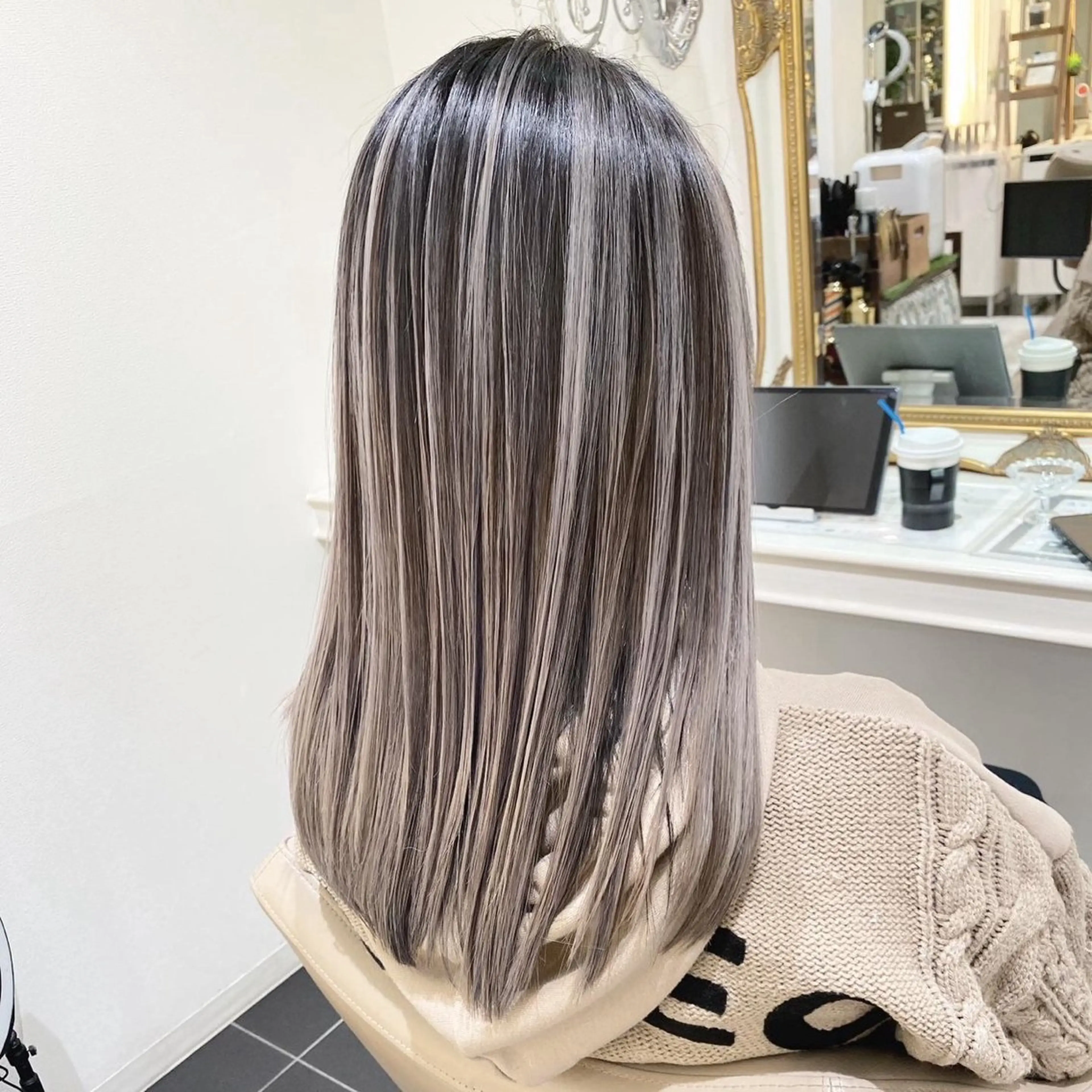 セミロング カラー バレイヤージュ ベージュカラー グレージュ ハイライトカラー ミルクティーベージュ ヘアカラー トリートメント 大宮/バレイヤージュ /澤田隆誠のヘアスタイル