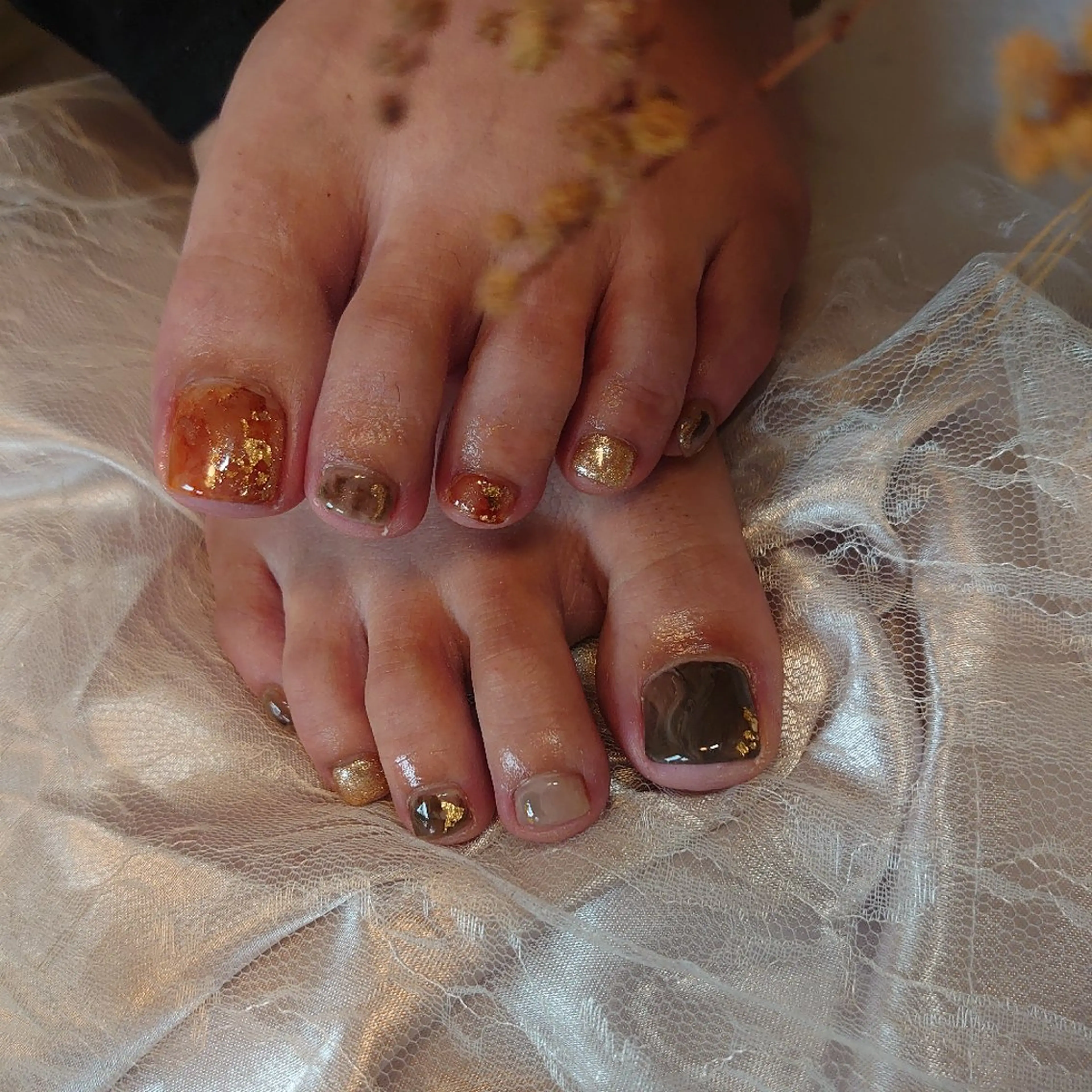 ネイル ブラウン フットネイル ニュアンスネイル ハンドネイル MANA MANAのネイルデザイン