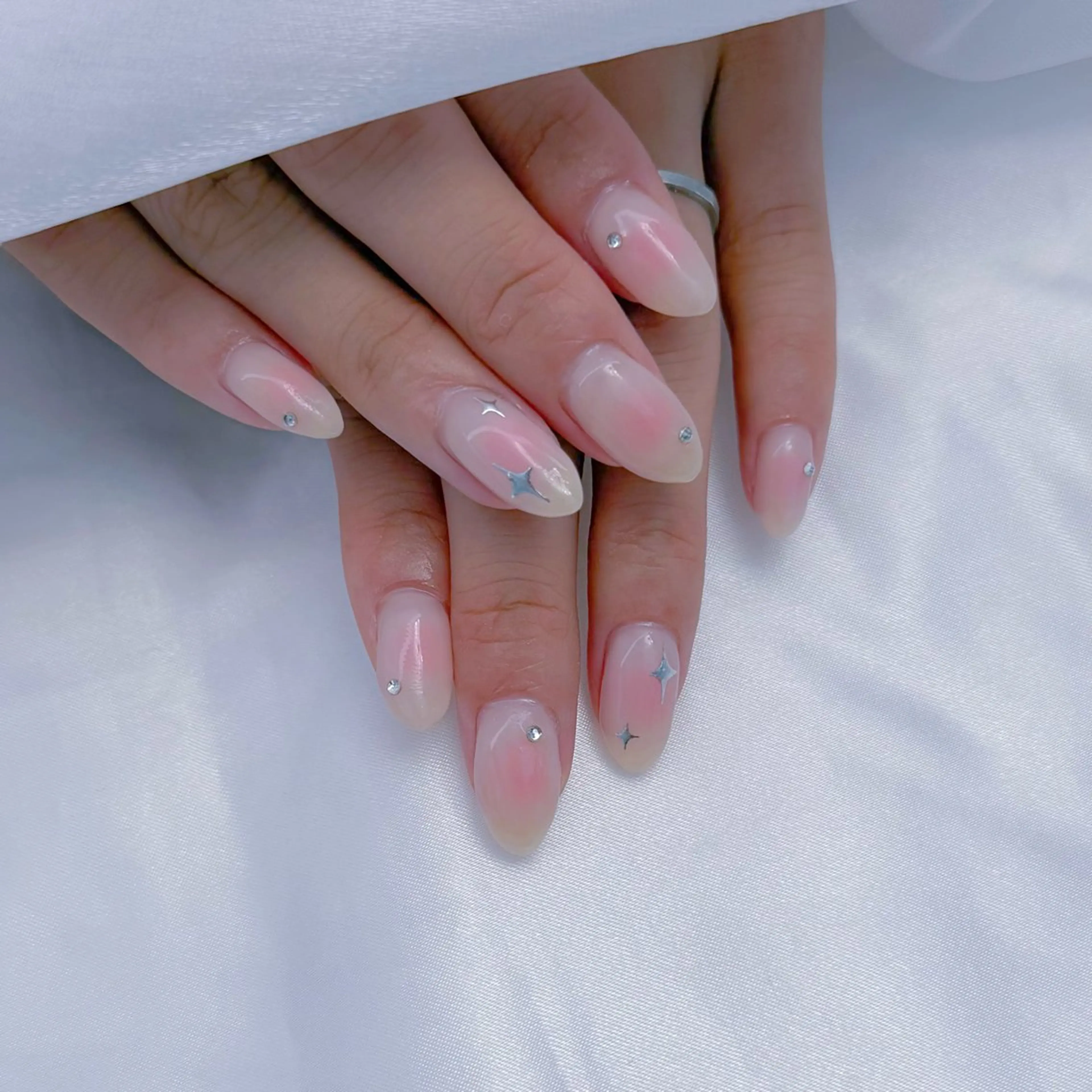 ネイル チークネイル ハンドネイル Romymoon nail帆南☾ ໋のネイルデザイン