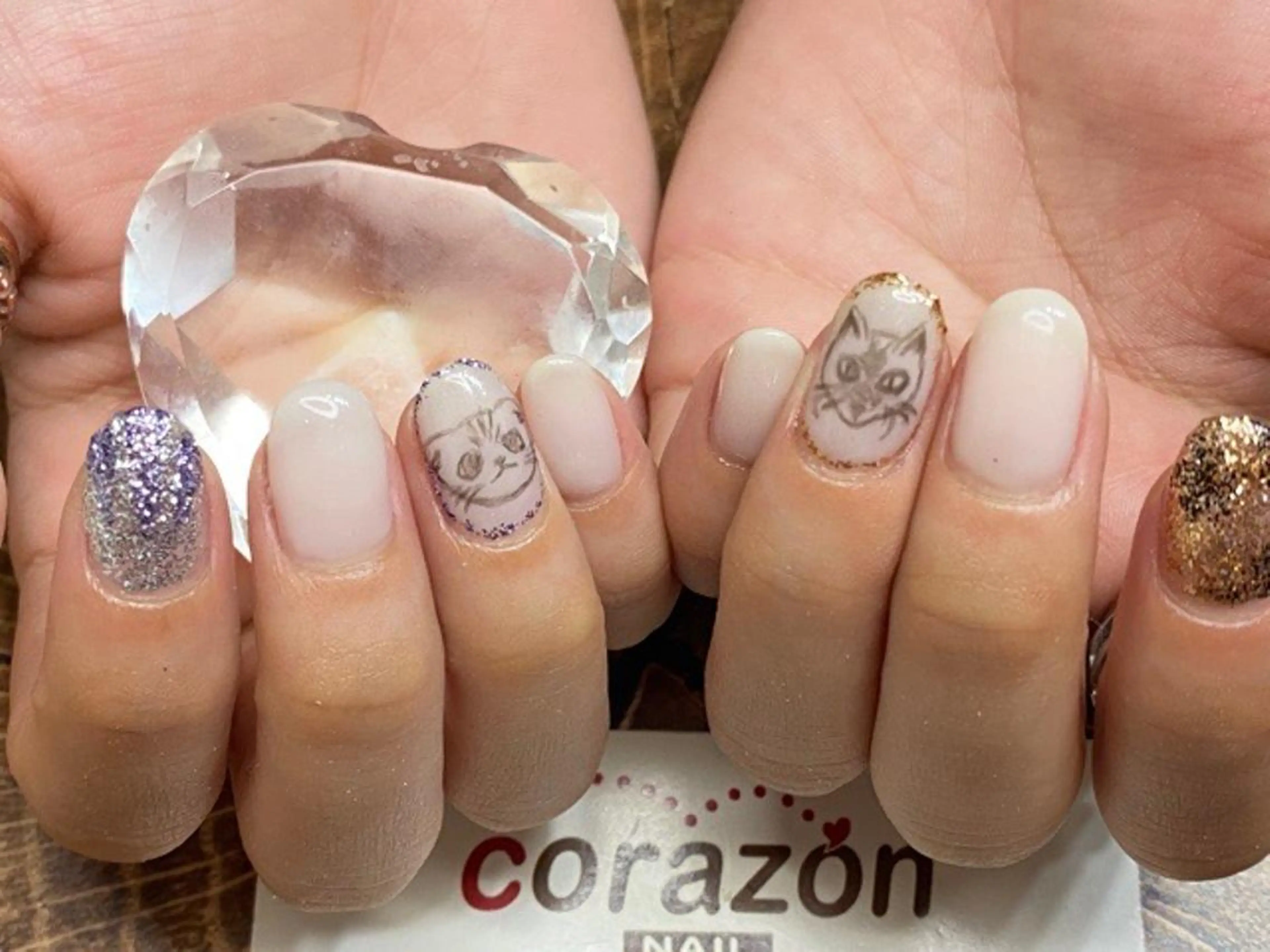 ネイル シルバー ホワイト corazon所属・ネイリスト aicoのネイルデザイン