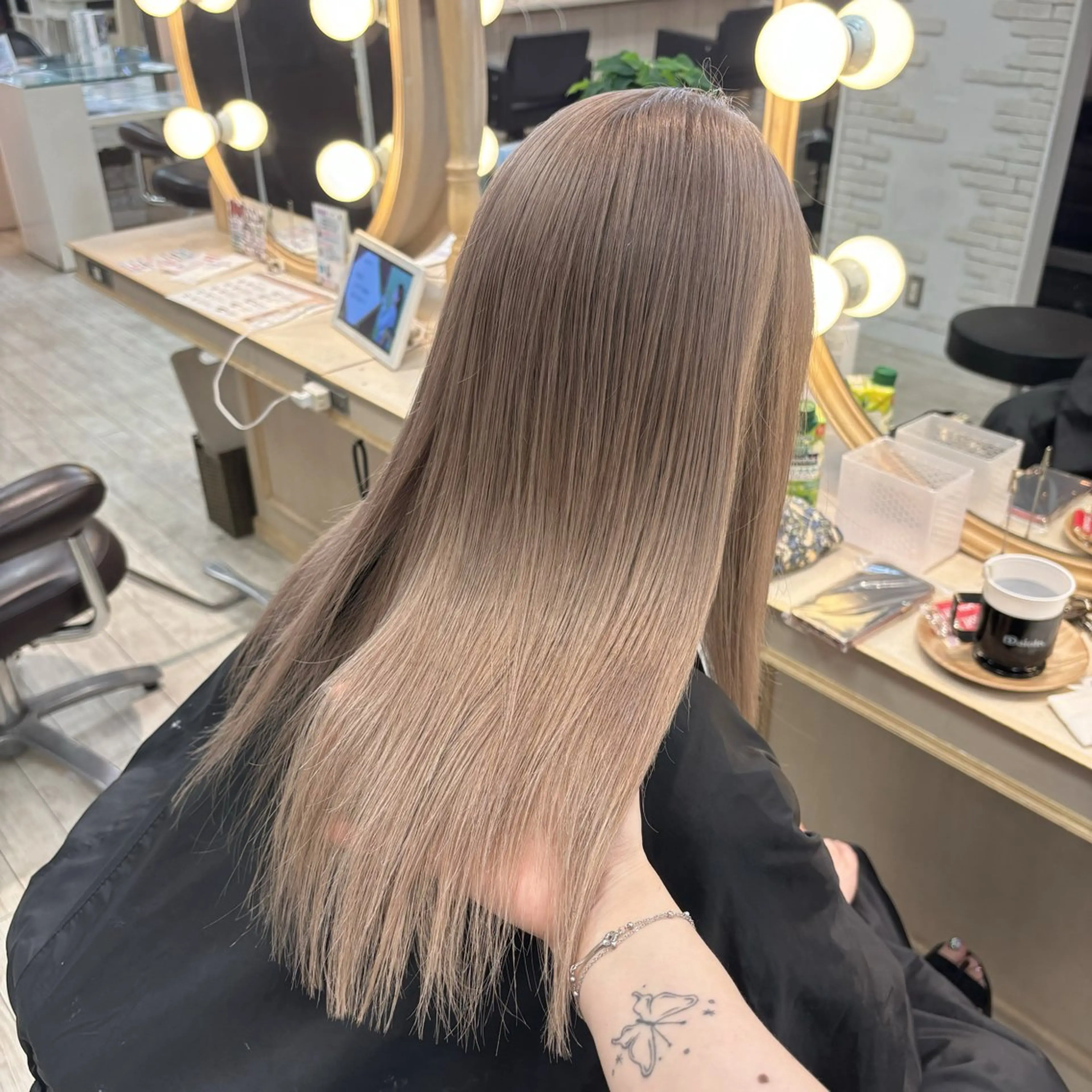 ロング カラー ベージュカラー ハイトーンカラー ミルクティーベージュ KEEN.所属・新百合ヶ丘/韓国ヘア /レイヤー/RENAのヘアスタイル