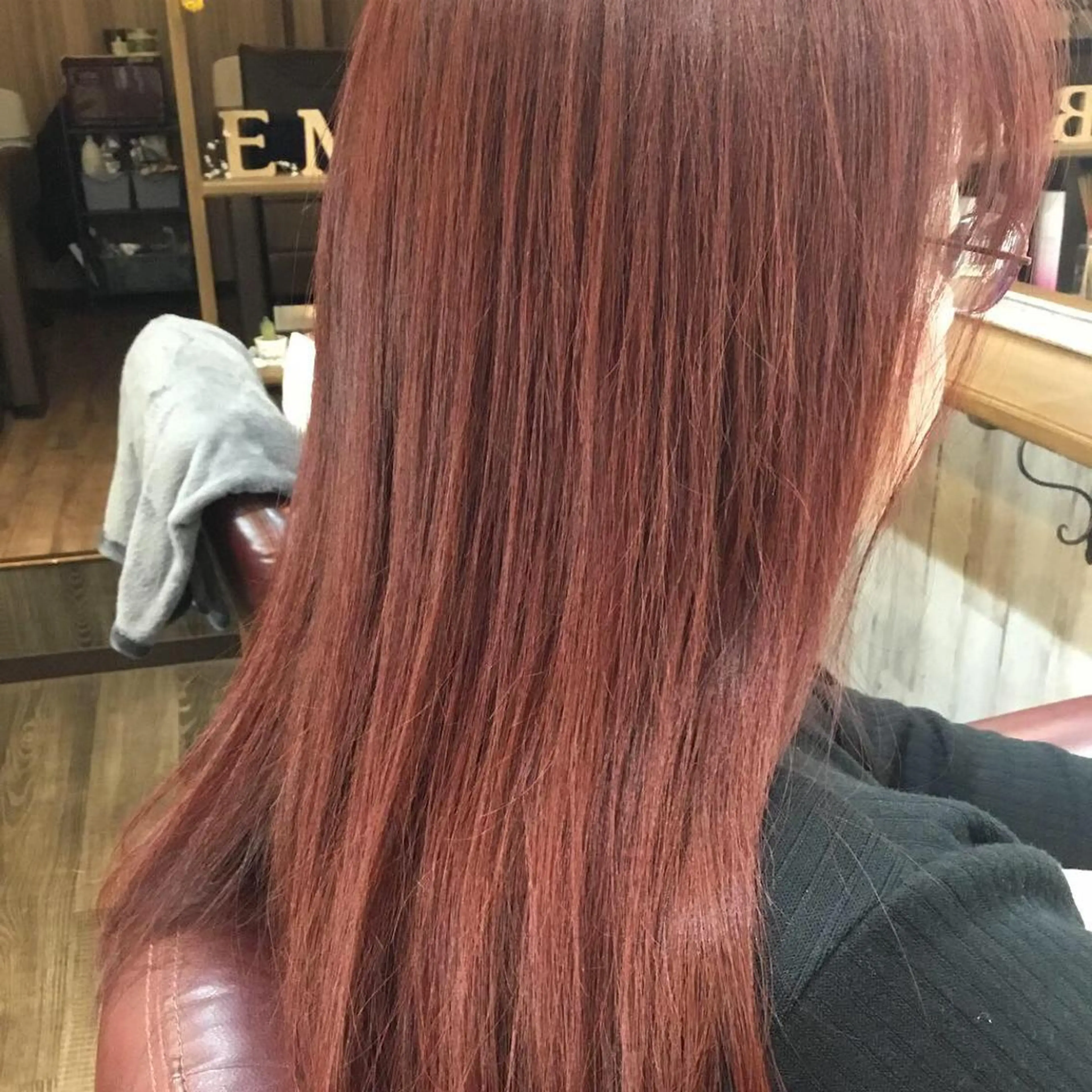 セミロング カラー 金崎 新吾のヘアスタイル