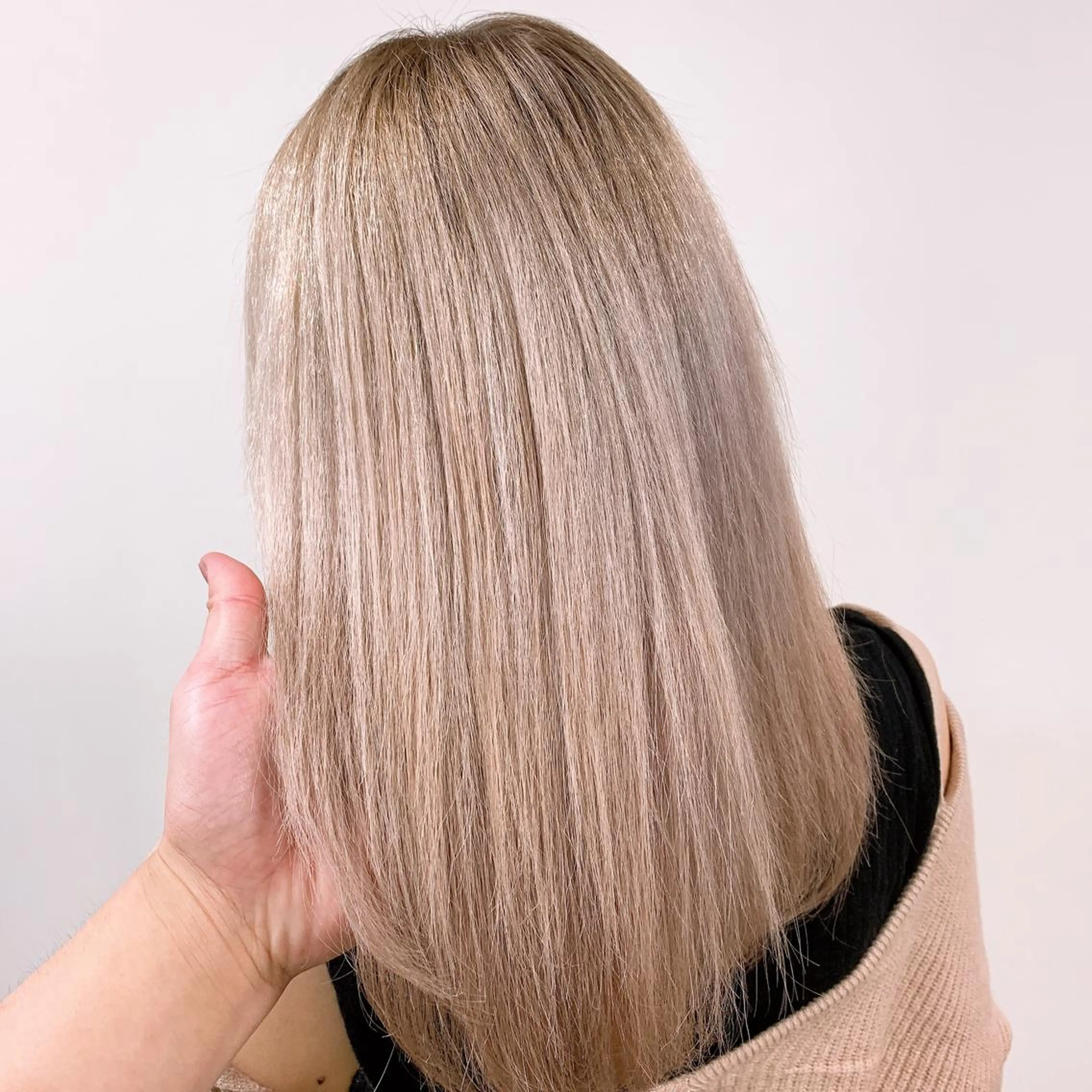 ミディアム ムラ修正、複雑履歴 治すサロン🤍アミルのヘアスタイル