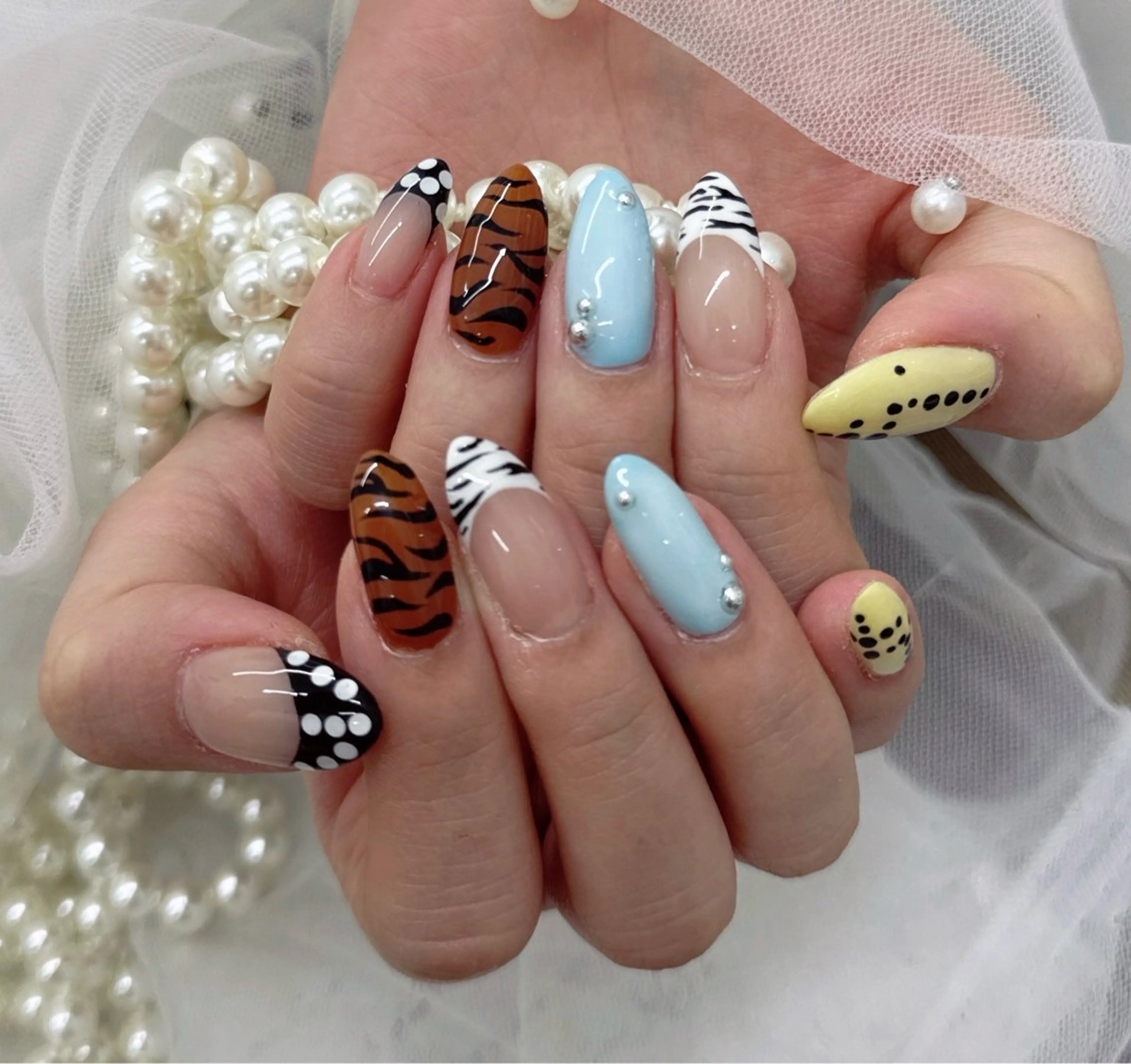 ネイル フレンチネイル ハート 韓国ネイル マグネットネイル マグネットフレンチ ハンドネイル ネイルサロン lotusのネイルデザイン