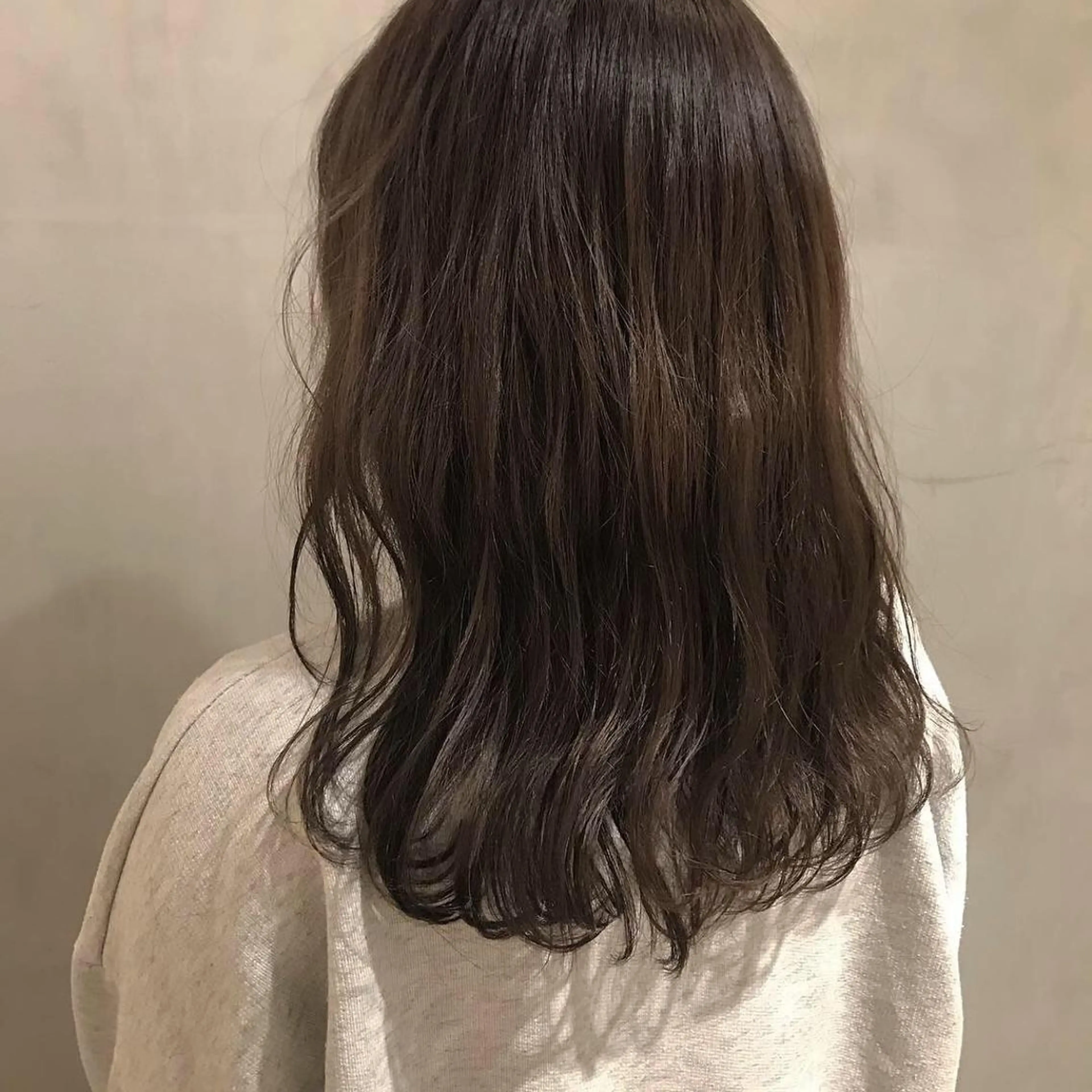 セミロング カラー アンニュイヘア🪽 ayumiのヘアスタイル