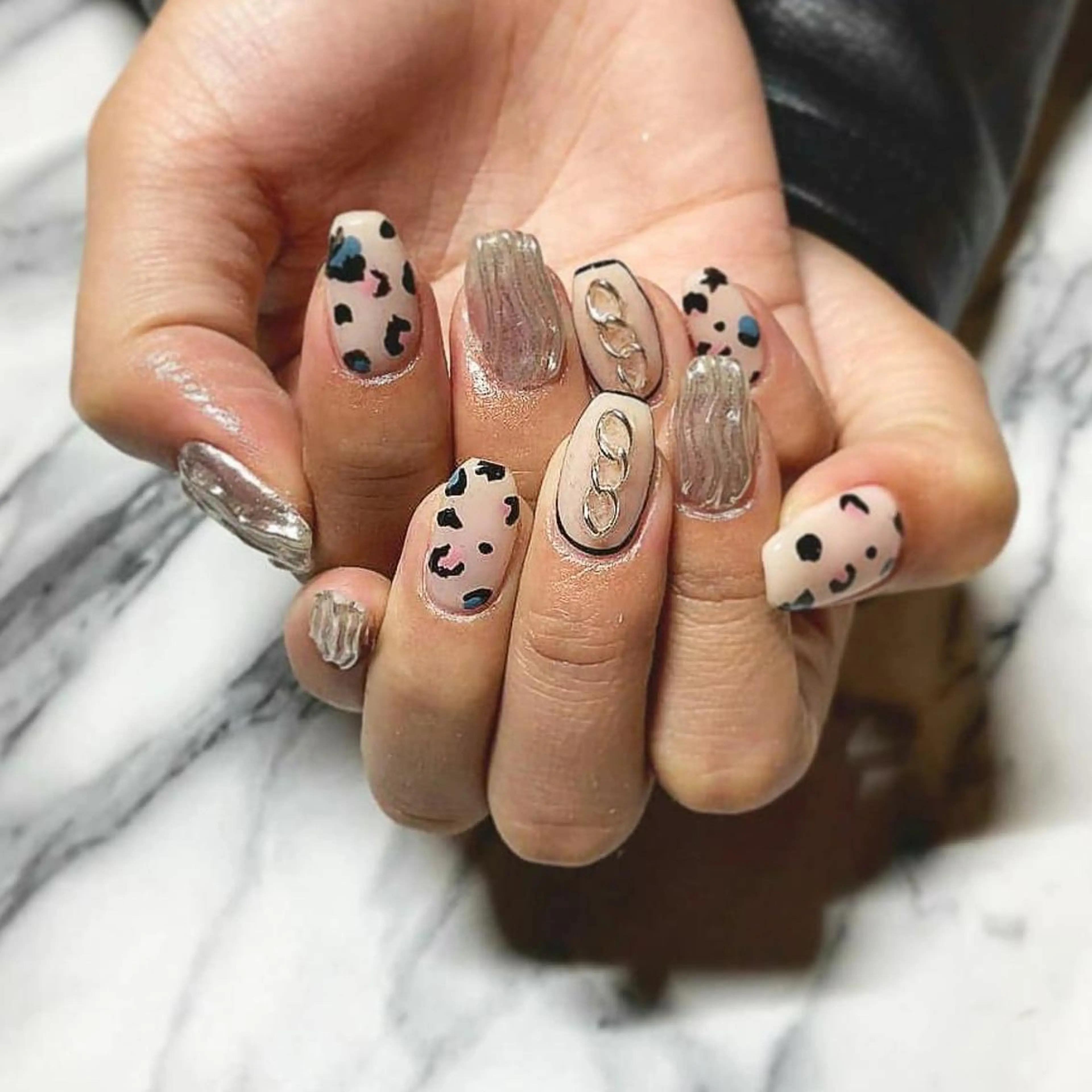 ネイル アニマル柄 ハンドネイル ハンドケア lyly.nail所属・lylynail YUUKAのネイルデザイン