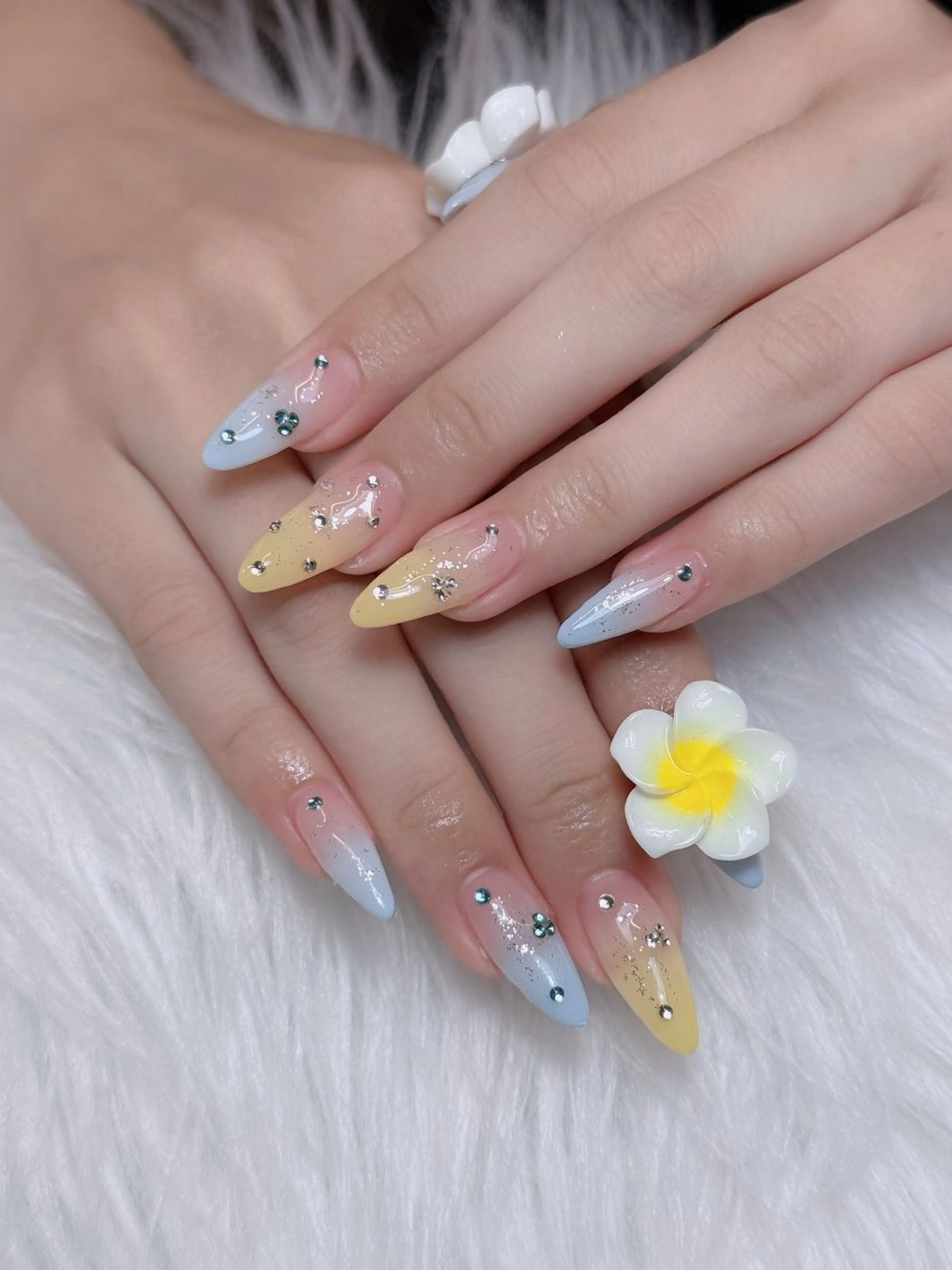 ネイル オーロラネイル チークネイル フットネイル フレンチネイル 韓国ネイル ハンドネイル Lumi Nailのネイルデザイン