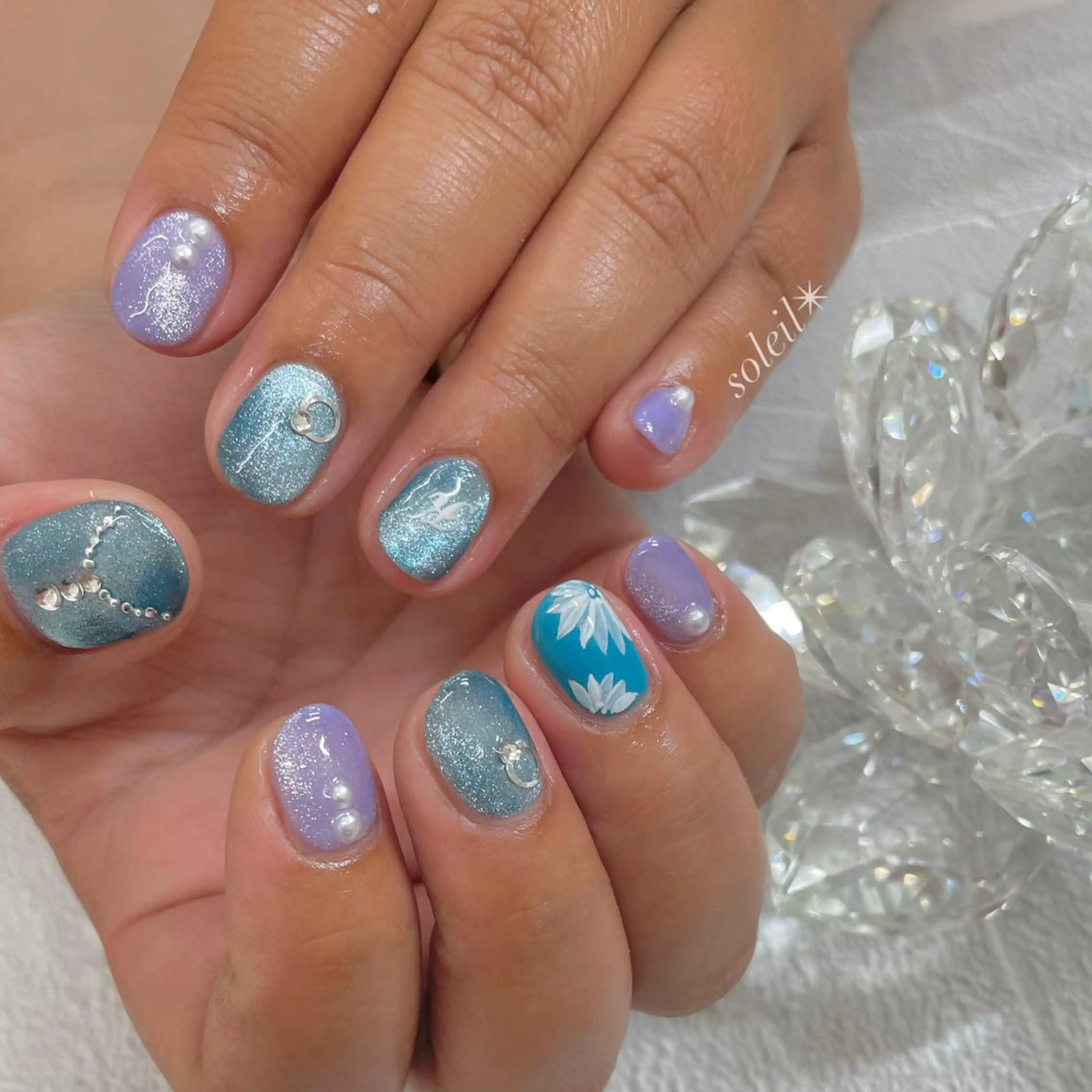 ネイル ブルー ジェルネイル マグネットネイル ミラーネイル ニュアンスネイル 粟津 美紀のネイルデザイン