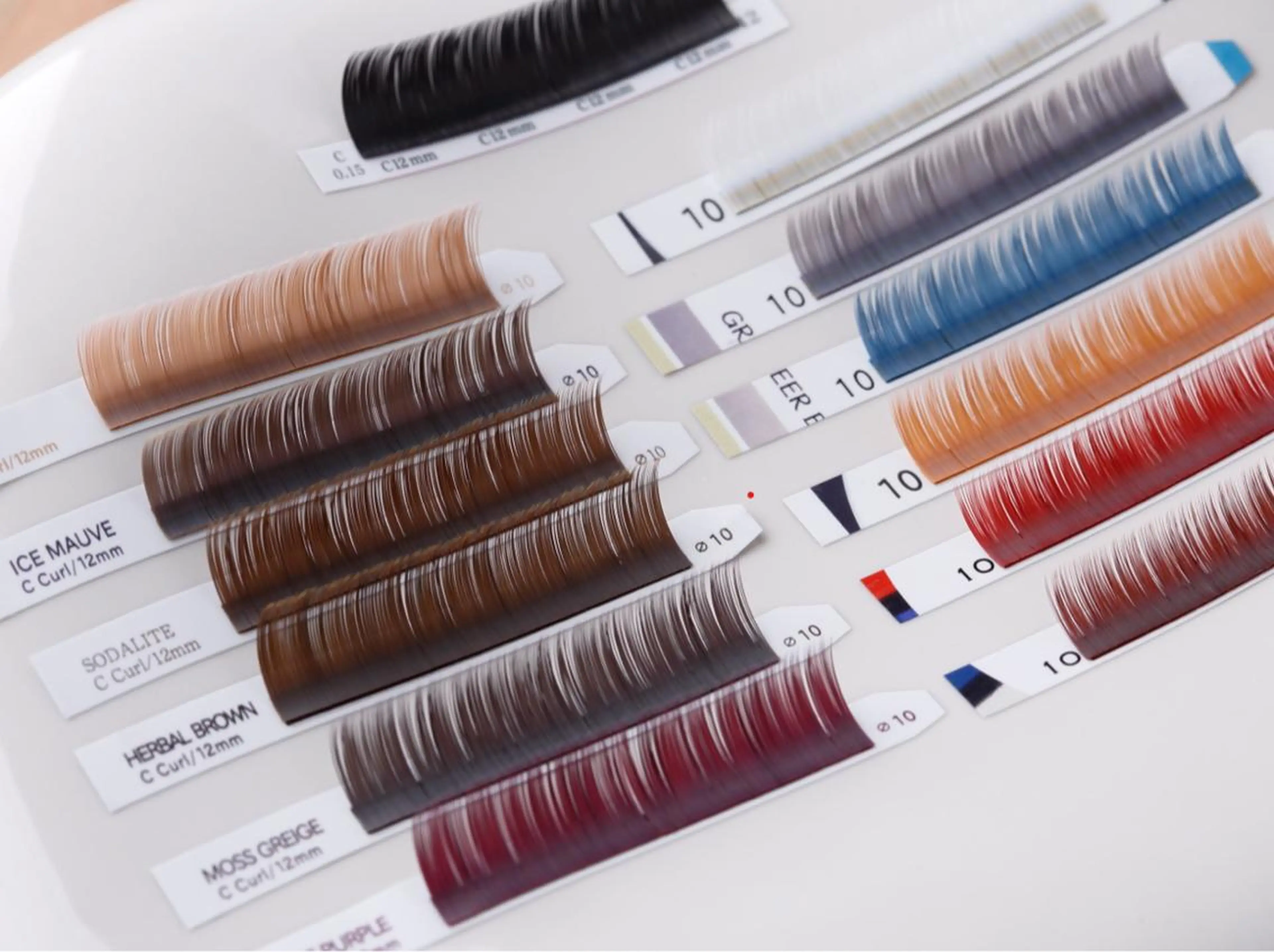 ⚪️LEDまつ毛エクステ/シングル​〜​100本まで 🌟カラーエクステ2色までMIX🆗の写真