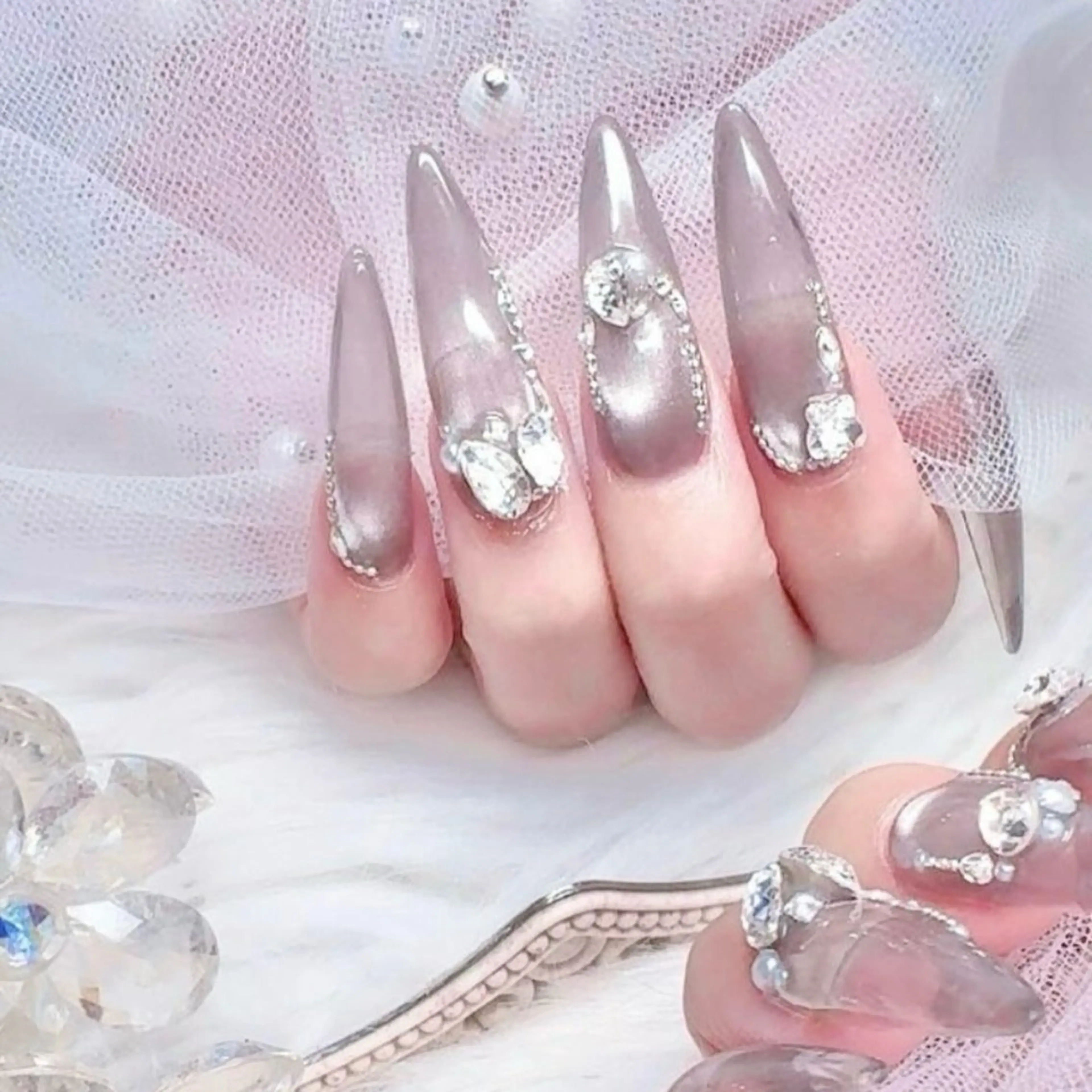 ネイル オーロラネイル 成人式 フットネイル 韓国ネイル ロングネイル Yudia -neon-のネイルデザイン