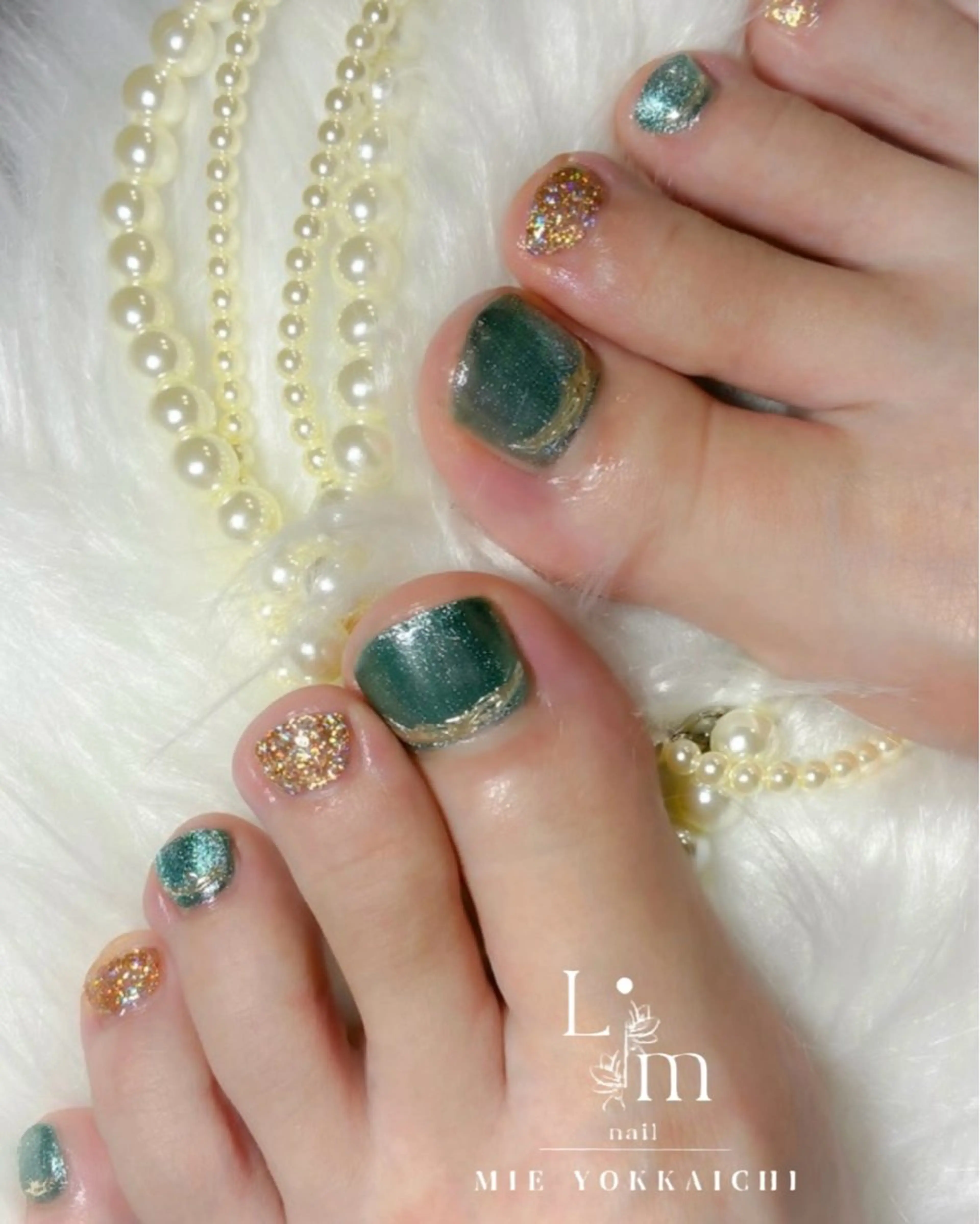 ネイル フットネイル ゴールド グリーン マグネットネイル Li.m nail リム ネイルのネイルデザイン