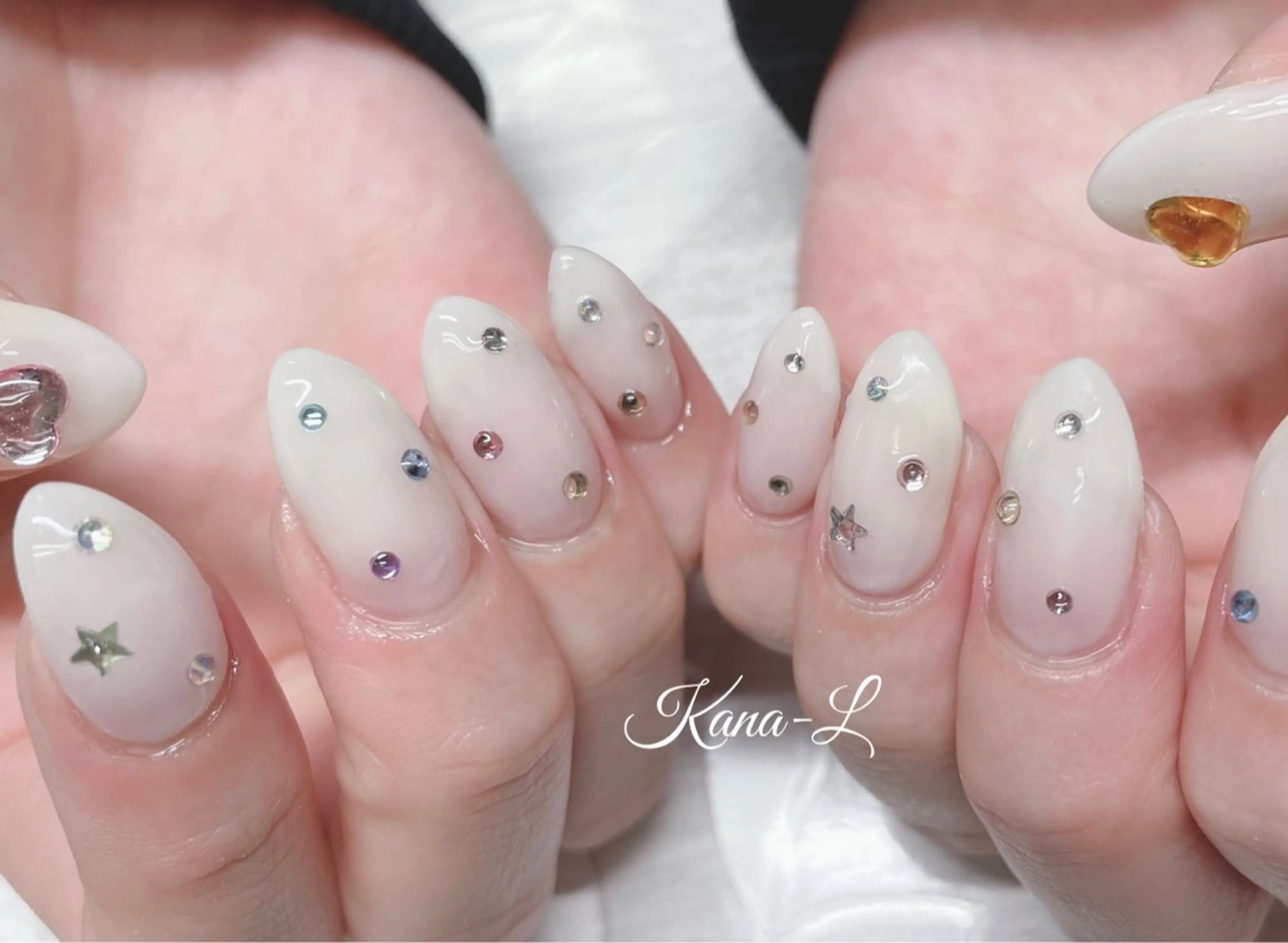 ネイル ジェルネイル 韓国ネイル パラジェル ストーンネイル ワンホンネイル 芦辺 香奈のネイルデザイン