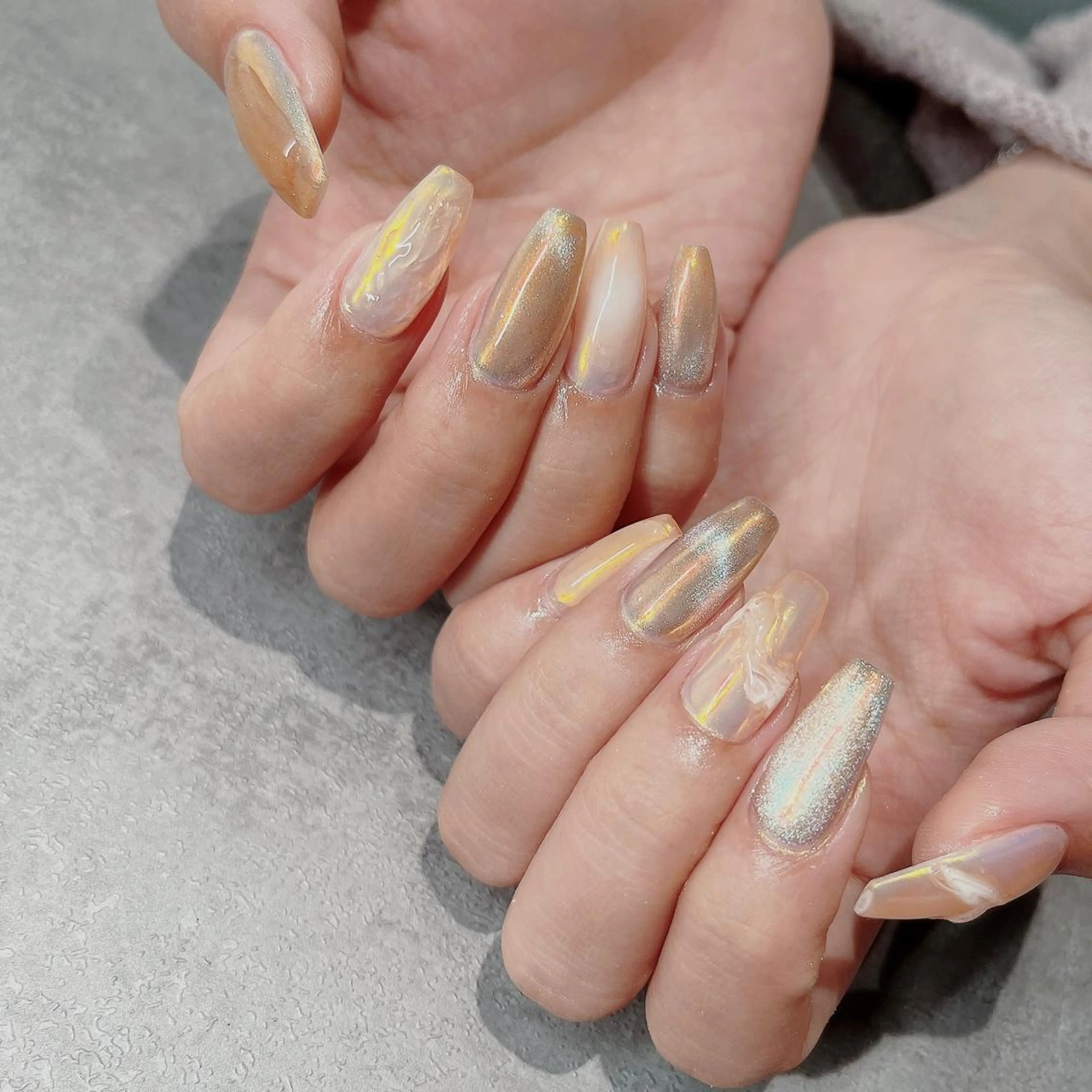 ネイル フットネイル フレンチネイル ジェルネイル ラメ(グリッター) ラメグラデーション ハンドネイル NEO Beauty Salon所属・𝐍𝐄𝐎 𝐉𝐔𝐑𝐈のネイルデザイン