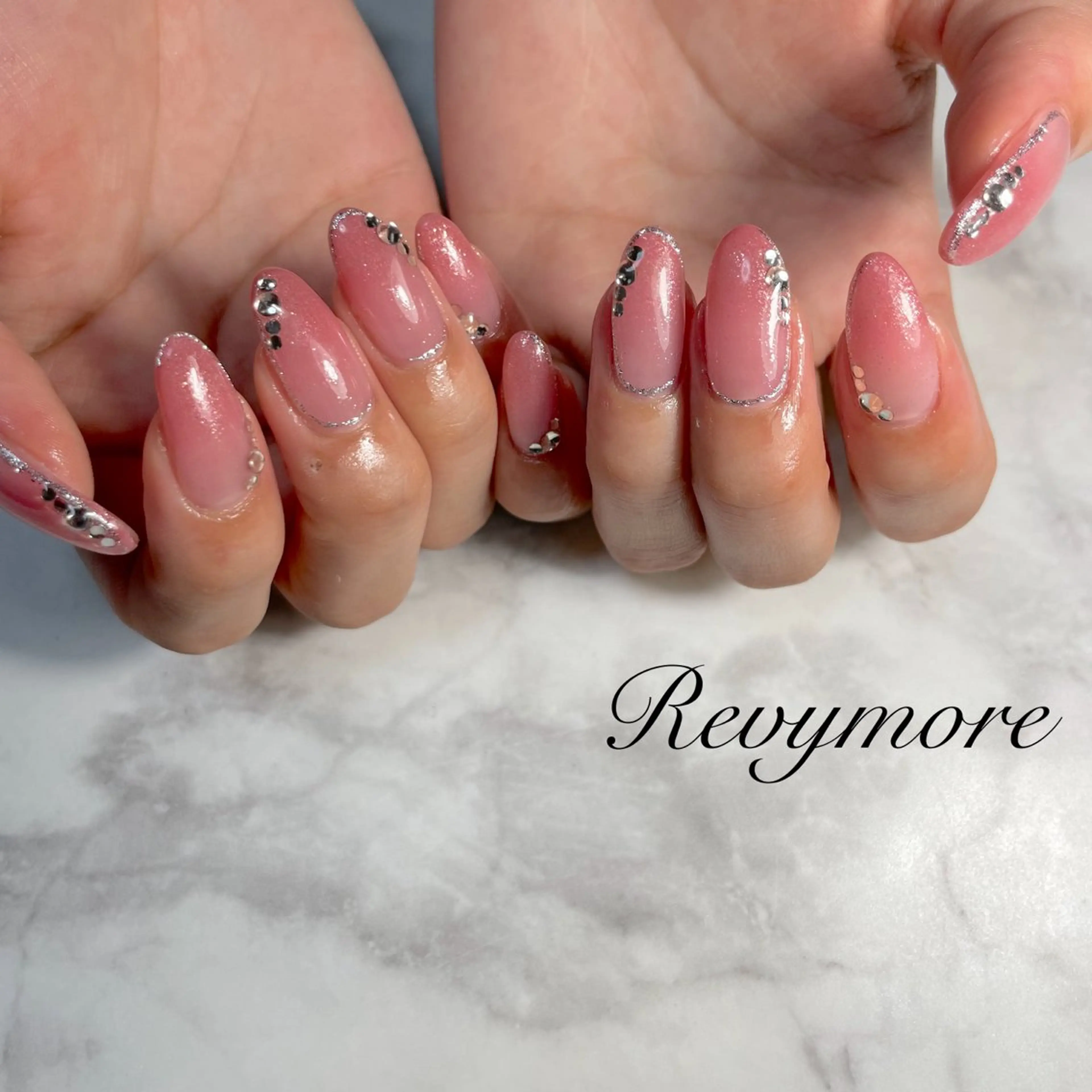 ネイル 桜ネイル ジェルネイル キラキラネイル 韓国ネイル ニュアンスネイル nail salon Revymore所属・nail salon Revymoreのネイルデザイン