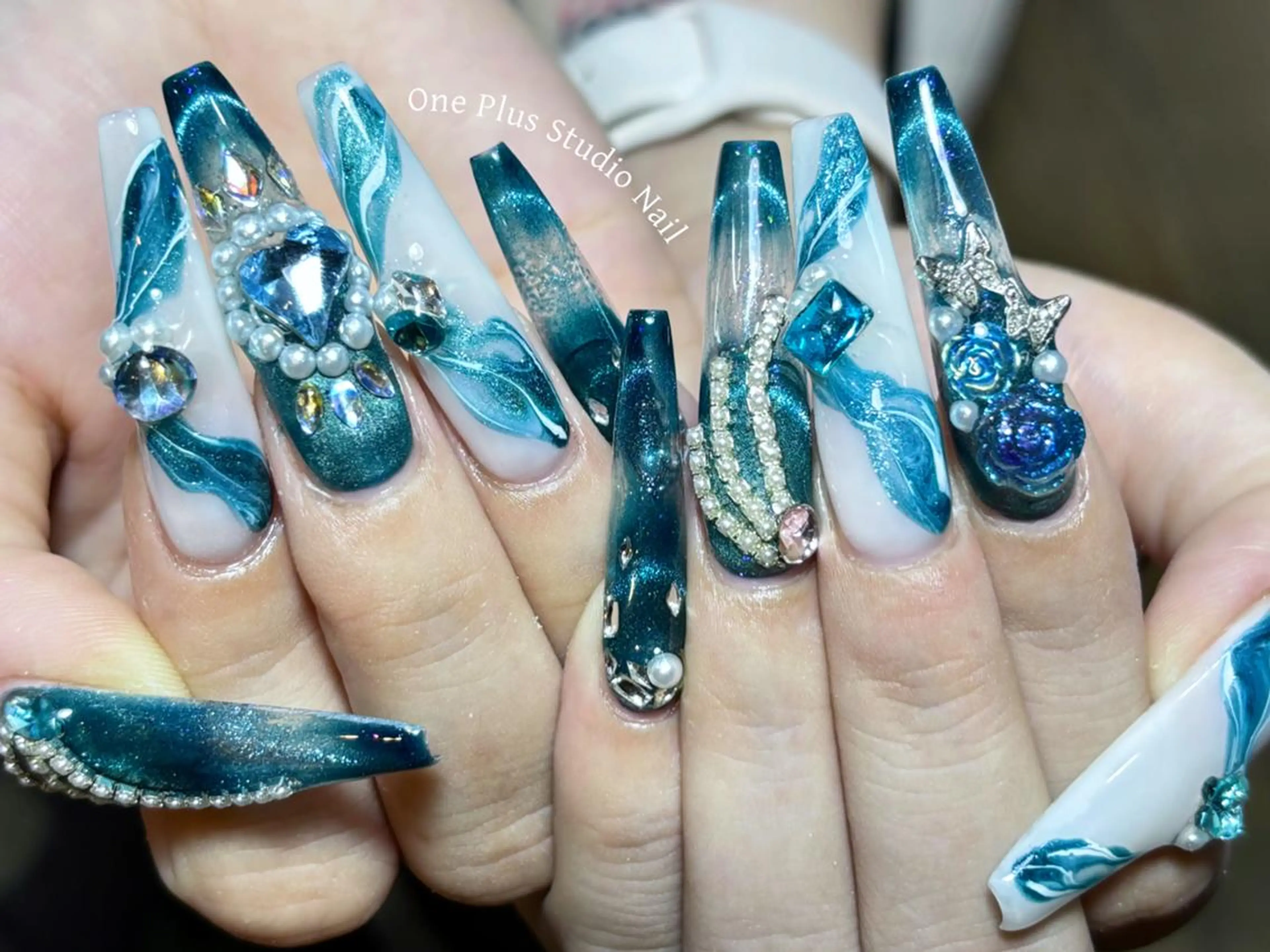 ネイル アートネイル オーロラネイル ガーリー キラキラネイル 韓国ネイル haruka 🧸のネイルデザイン