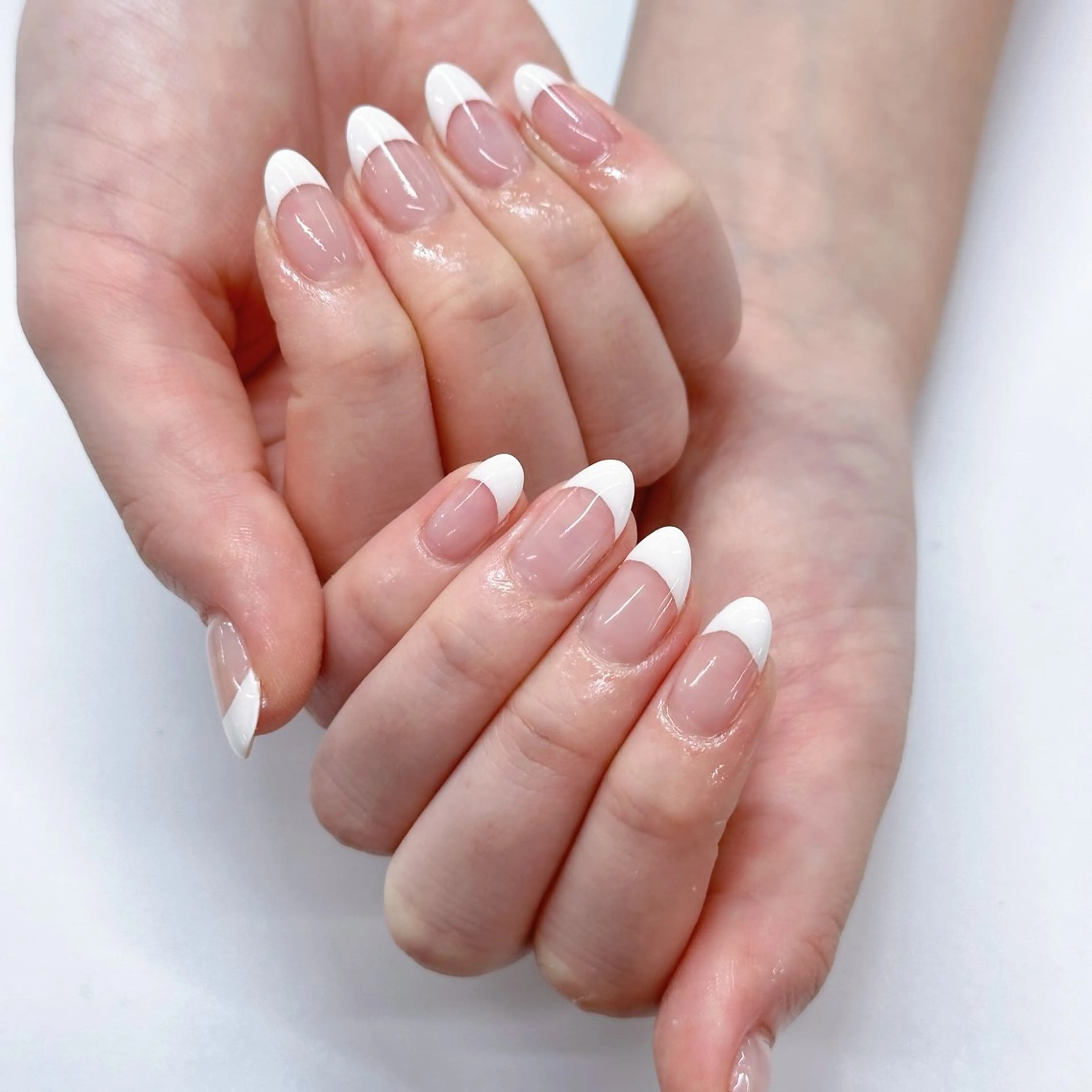 毎週金曜12:00​〜​14:00🍥オフあり🍥クリアベースにホワイトフレンチの写真