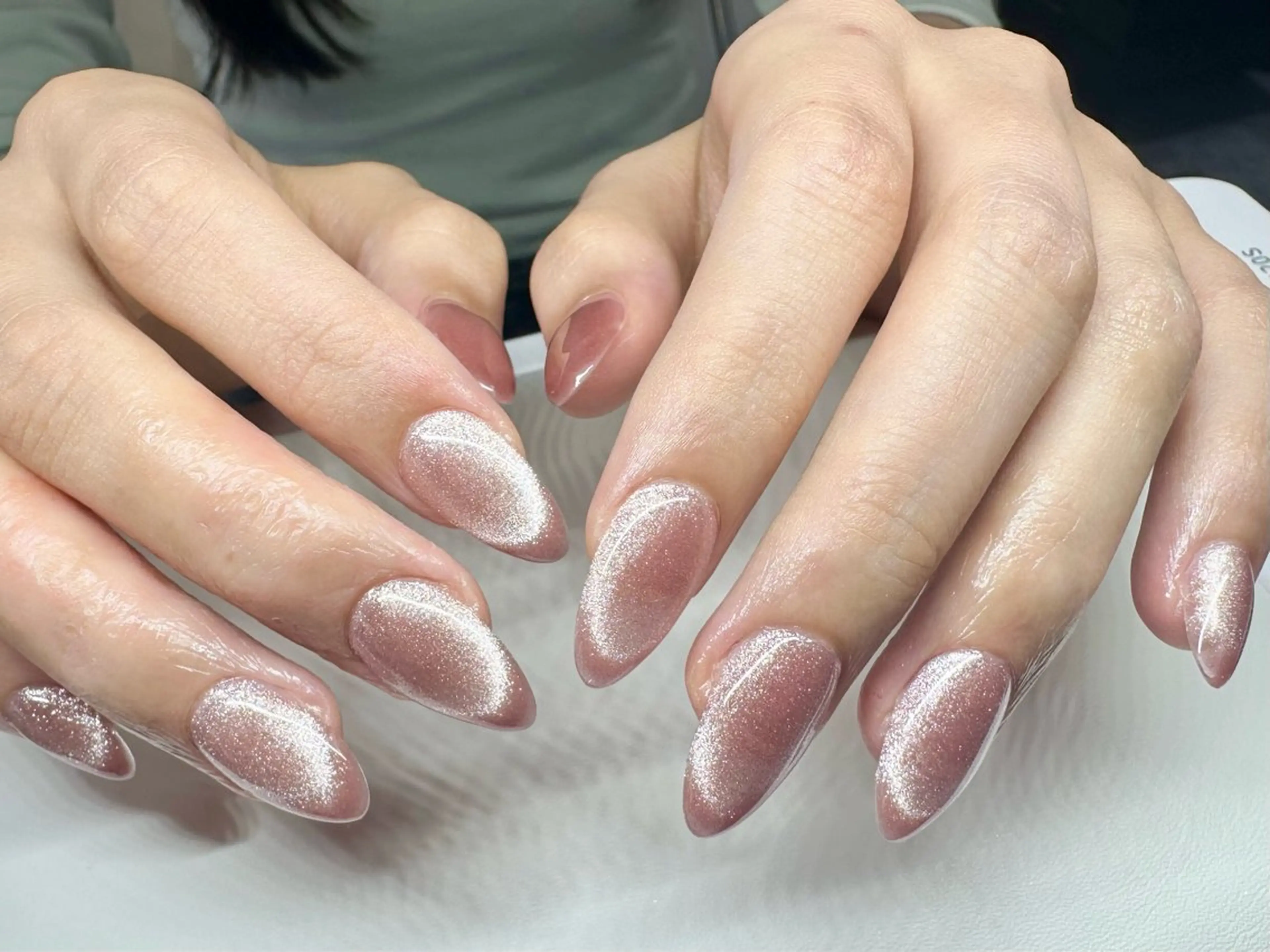 ネイル チークネイル 長さ出し ガーリー 韓国ネイル マグネットネイル MEest Beauty Studio所属・Junn Nailのネイルデザイン