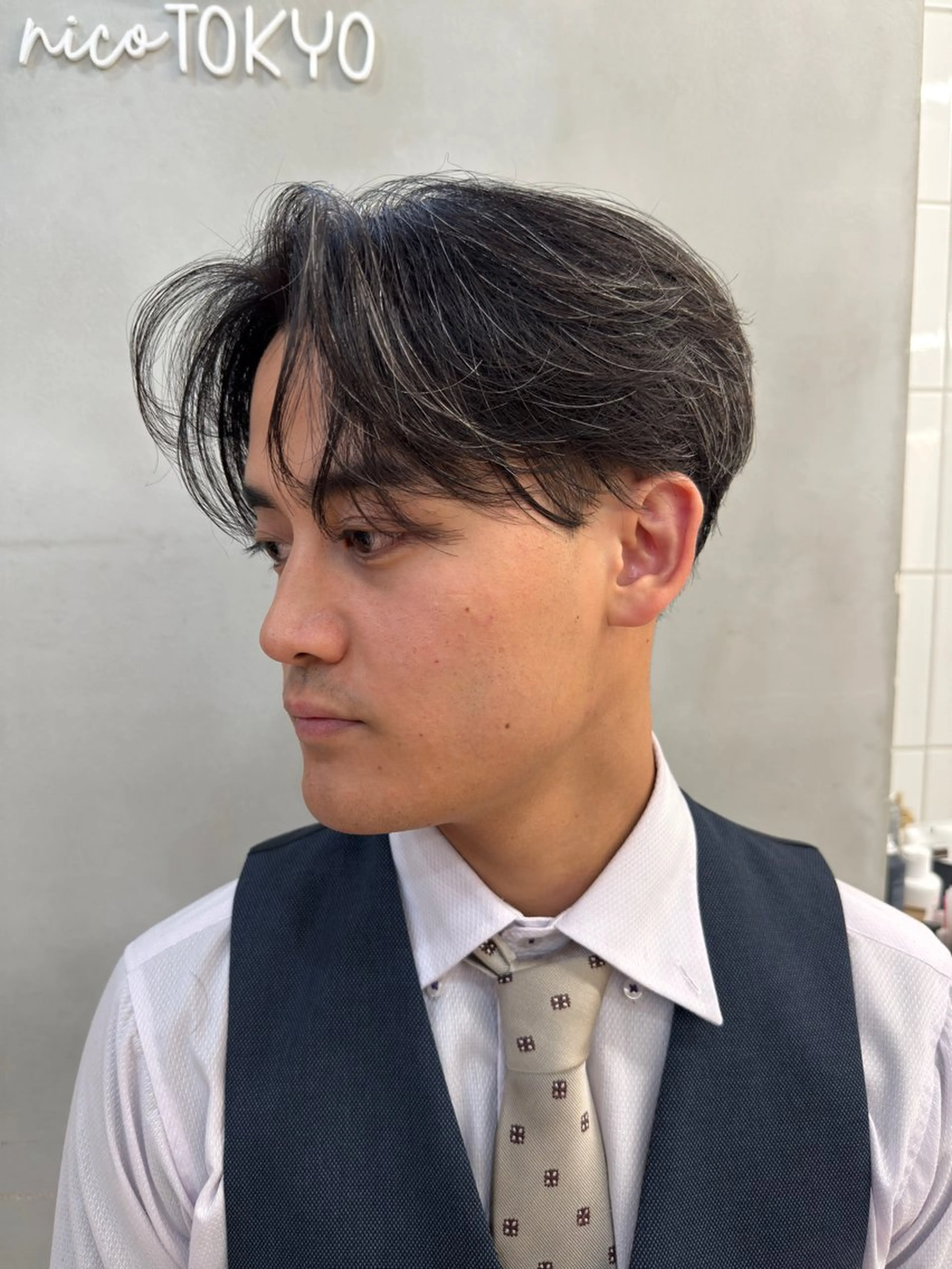 パーマ メンズ カット 縮毛矯正 ヘアセット ニュアンスパーマ/ ハイトーン/毛流れのヘアスタイル