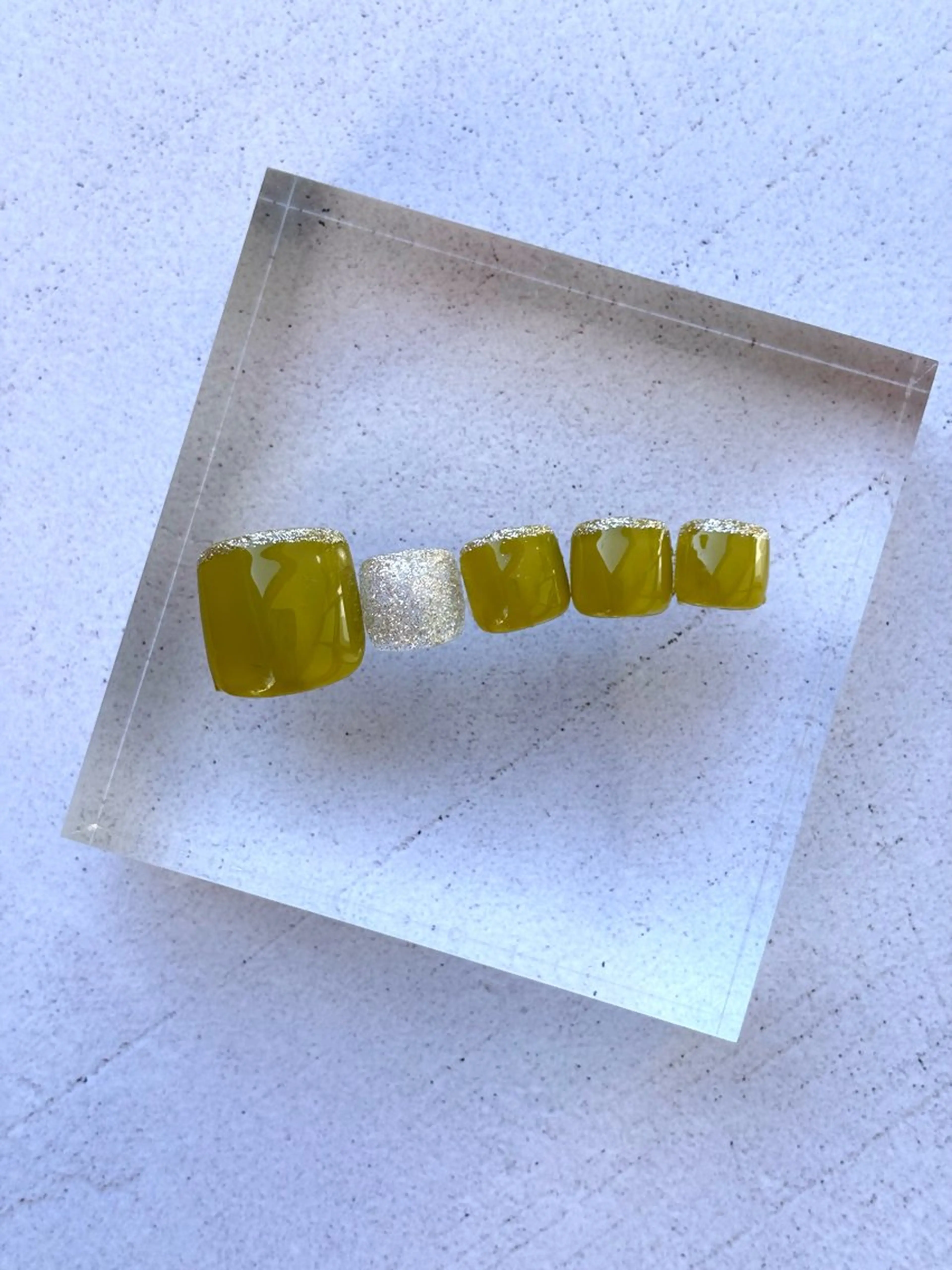 ネイル ゴールド ラメ(グリッター) 大町 寧々嘉のネイルデザイン