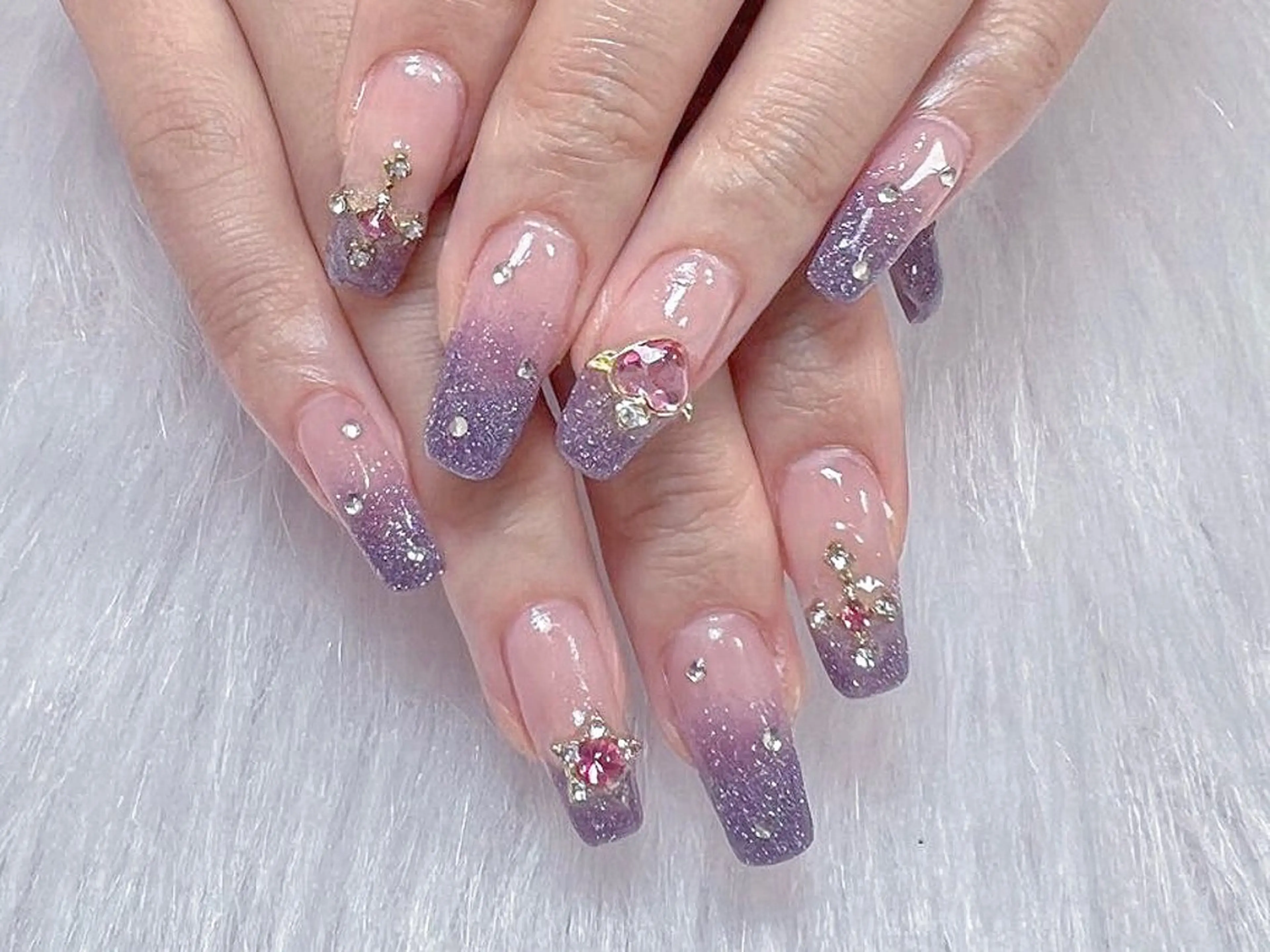 ネイル アートネイル オーロラネイル ガーリー キラキラネイル 韓国ネイル DEMAIN- 🕊️のネイルデザイン