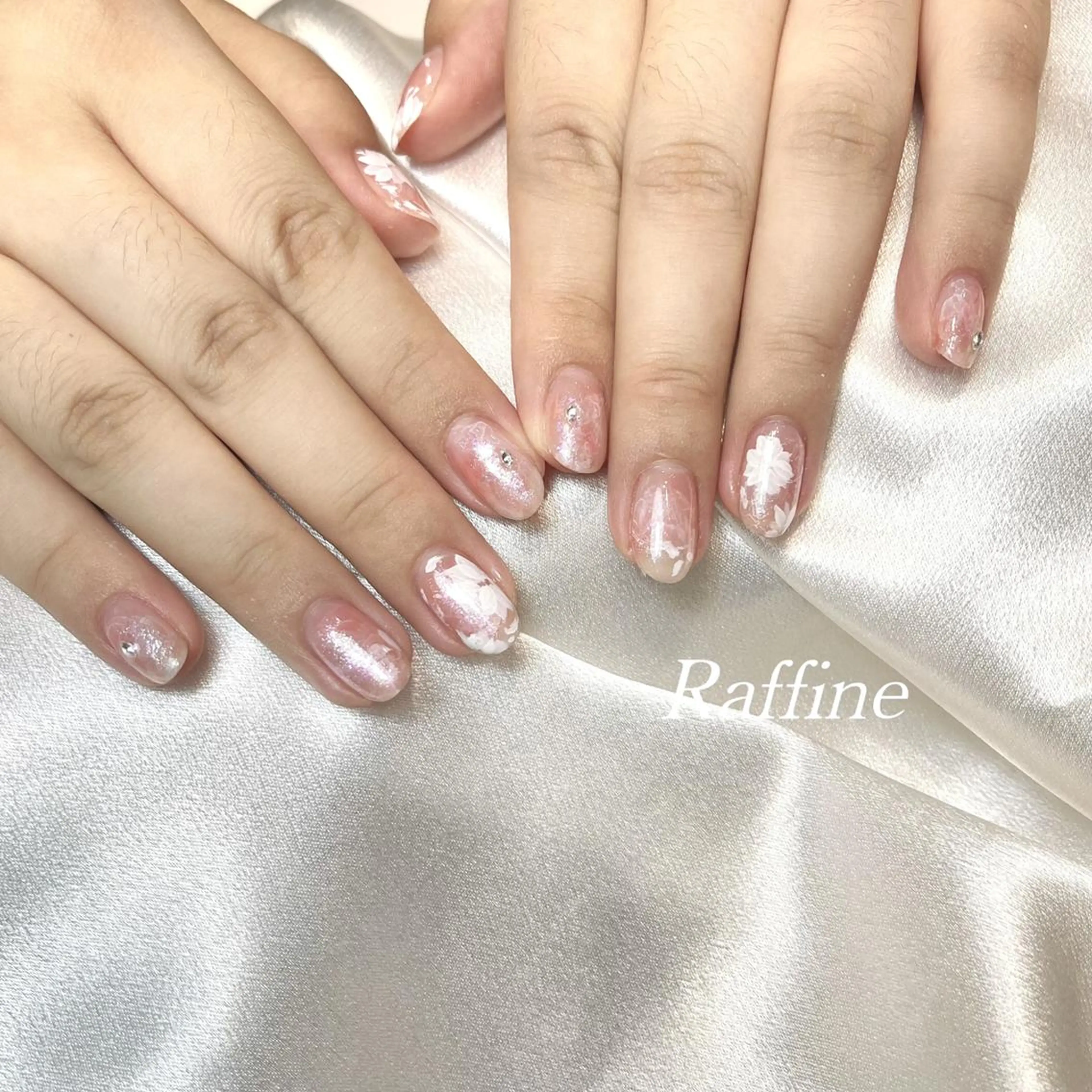 ネイル RAFFINE haru🦋🩵のネイルデザイン