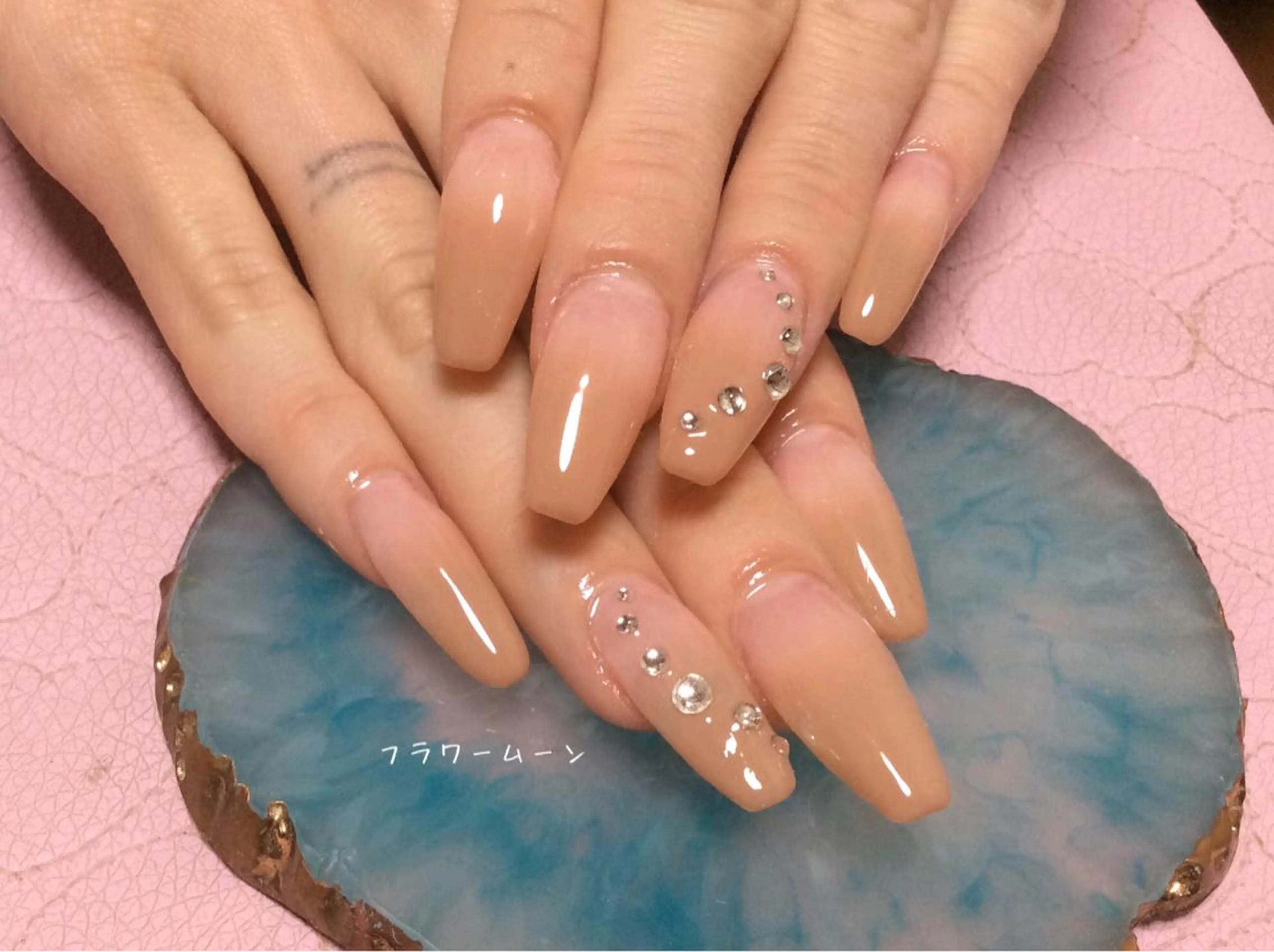 ネイル フラワー ムーンのネイルデザイン