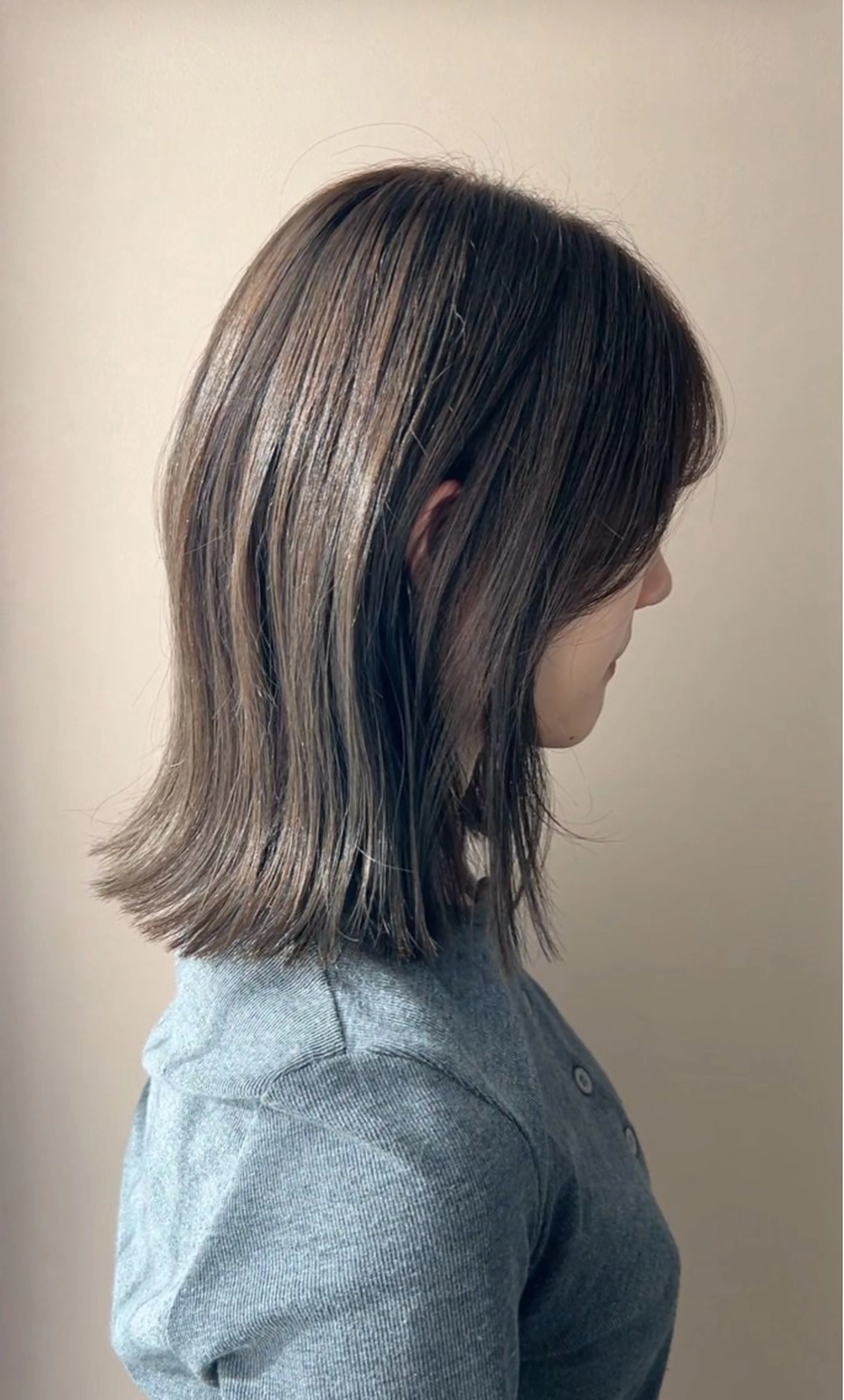 セミロング カラー ベージュカラー 透明感カラー オリーブベージュ カット ヘアカラー トリートメント hub hair レイヤー/透明感のヘアスタイル