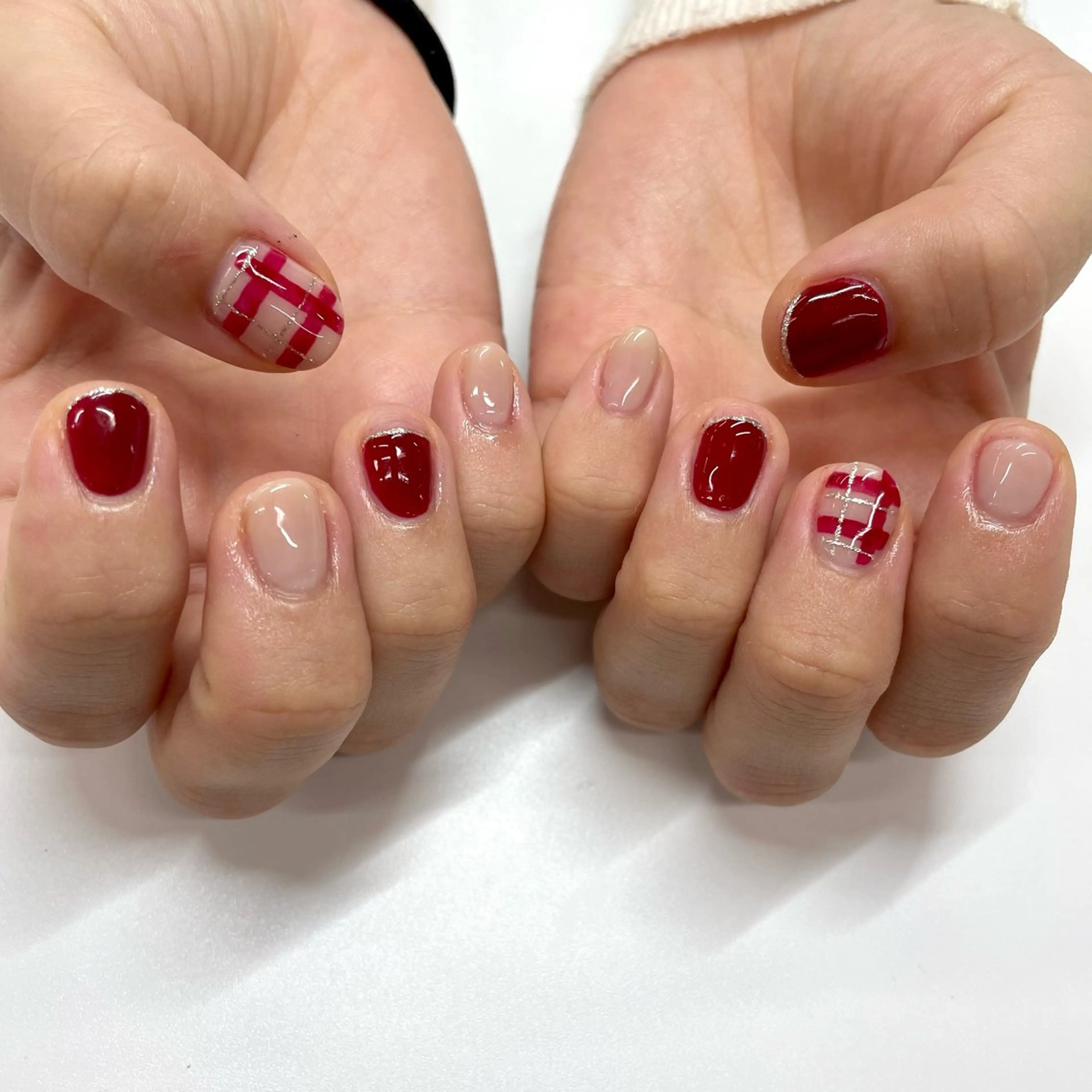 ネイル 赤色 MAXKELLY EMIのネイルデザイン