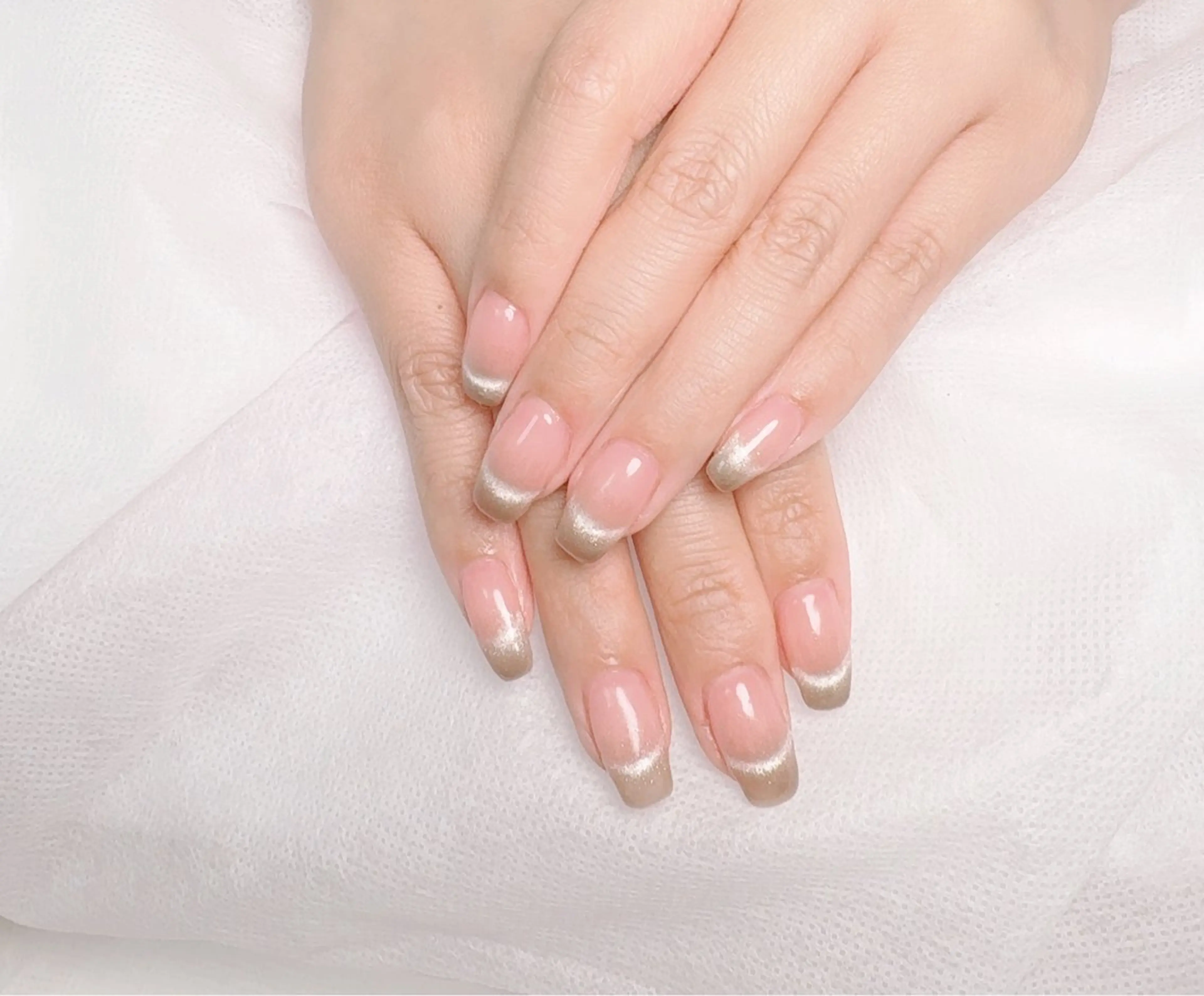 ネイル フレンチネイル マグネットネイル マグネットフレンチ pink ladyサロン所属・べ にのネイルデザイン