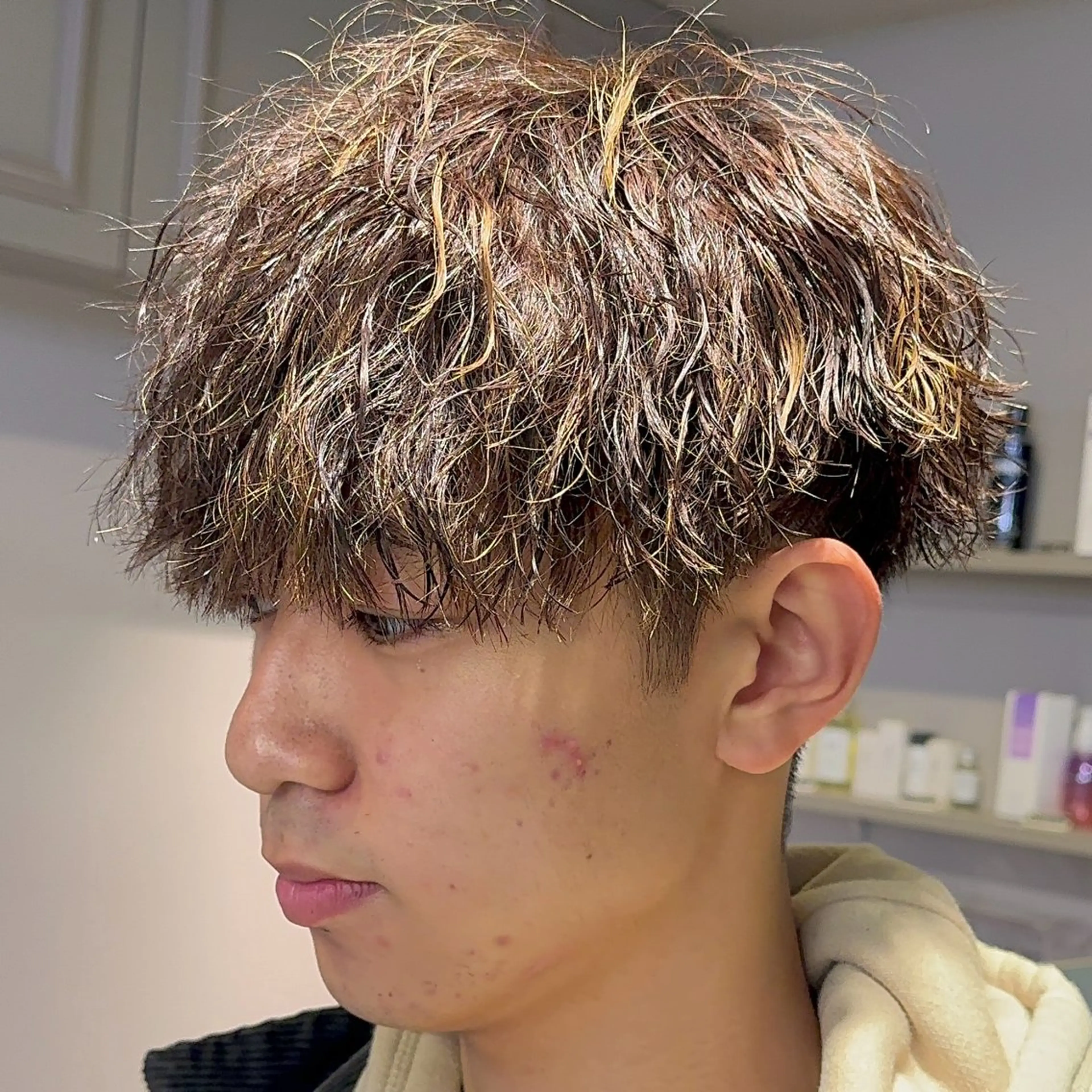 ショート パーマ ヘアアレンジ メンズ メンズパーマ 顔まわりカット の達人のヘアスタイル