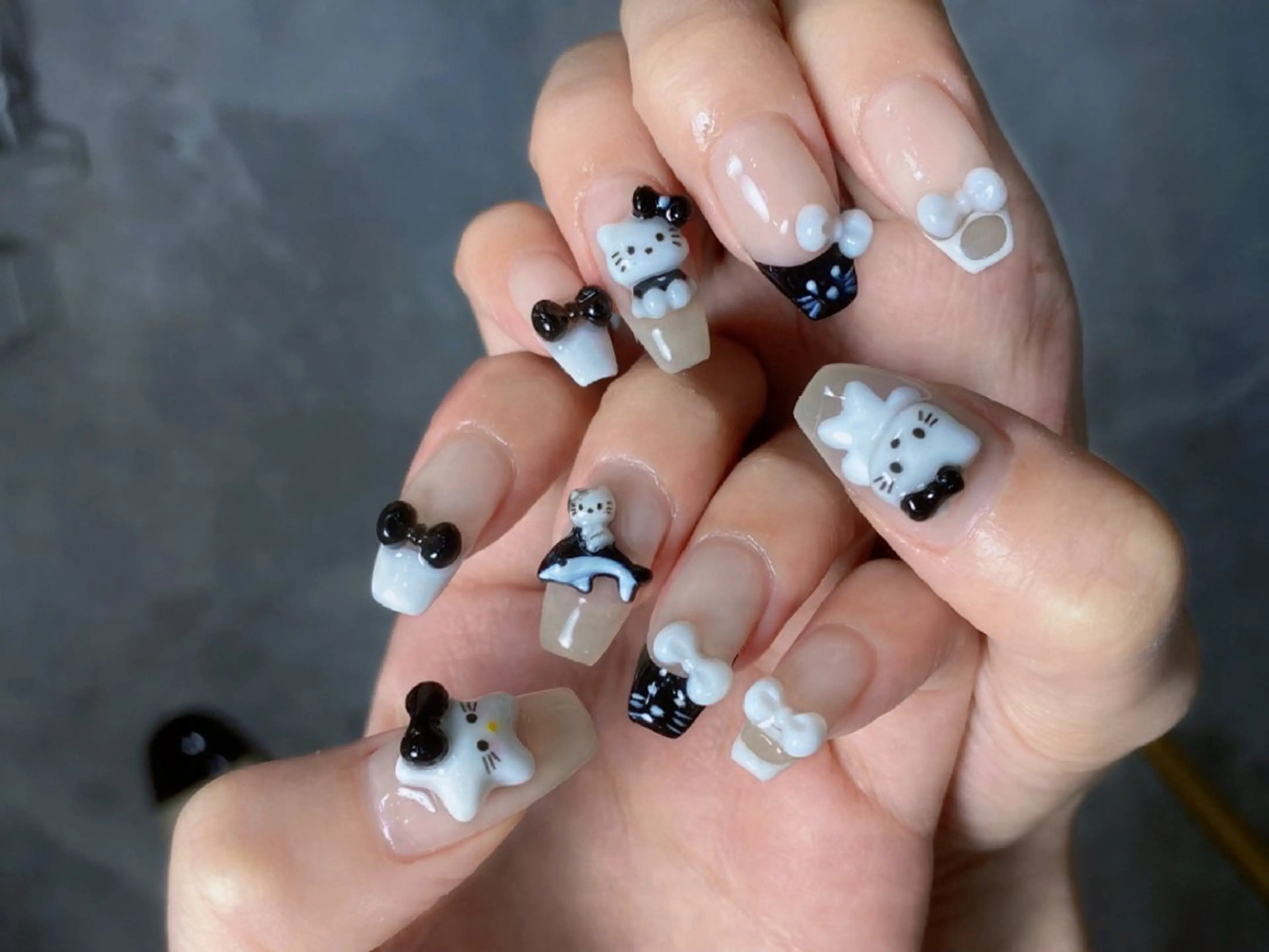 ネイル チークネイル フレンチネイル ジェルネイル ガラスフレンチ キラキラネイル ハンドネイル UM Nail Salonのネイルデザイン