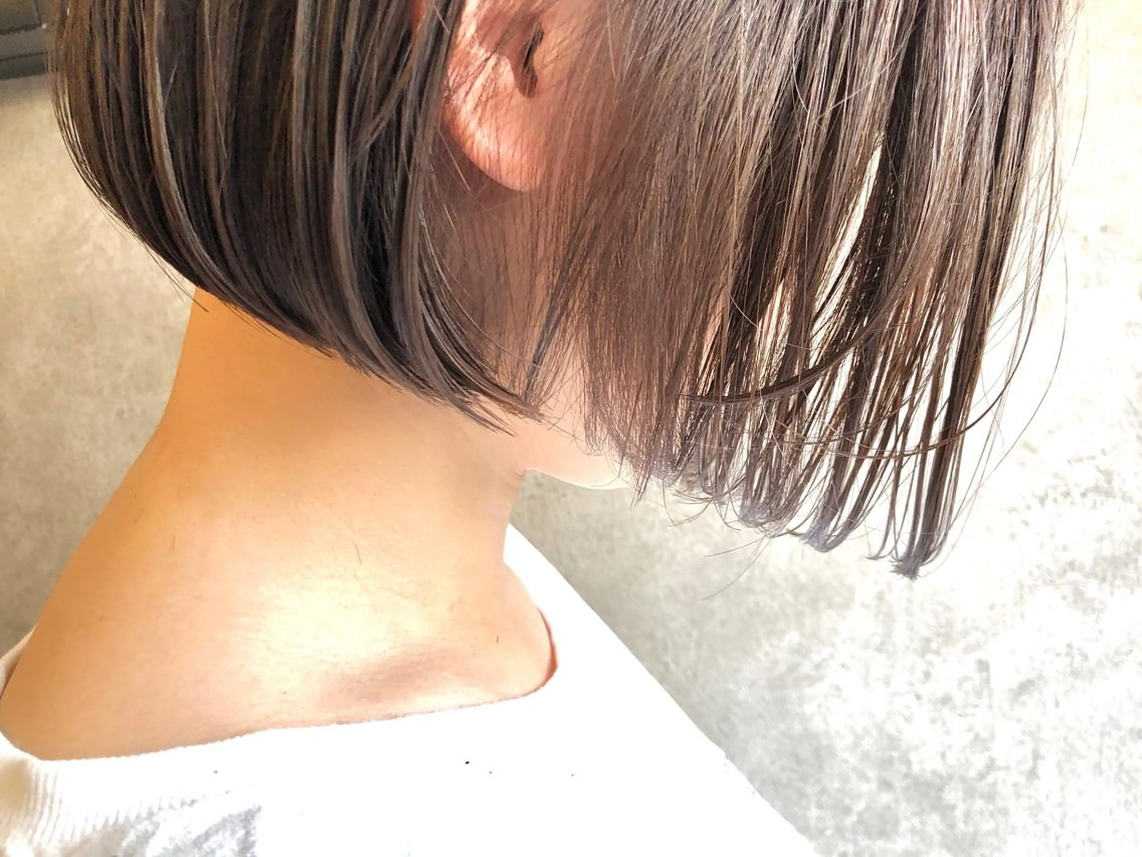 ショート カラー カット ヘアカラー トリートメント 顔周りレイヤー/韓国 ブリーチminamiのヘアスタイル