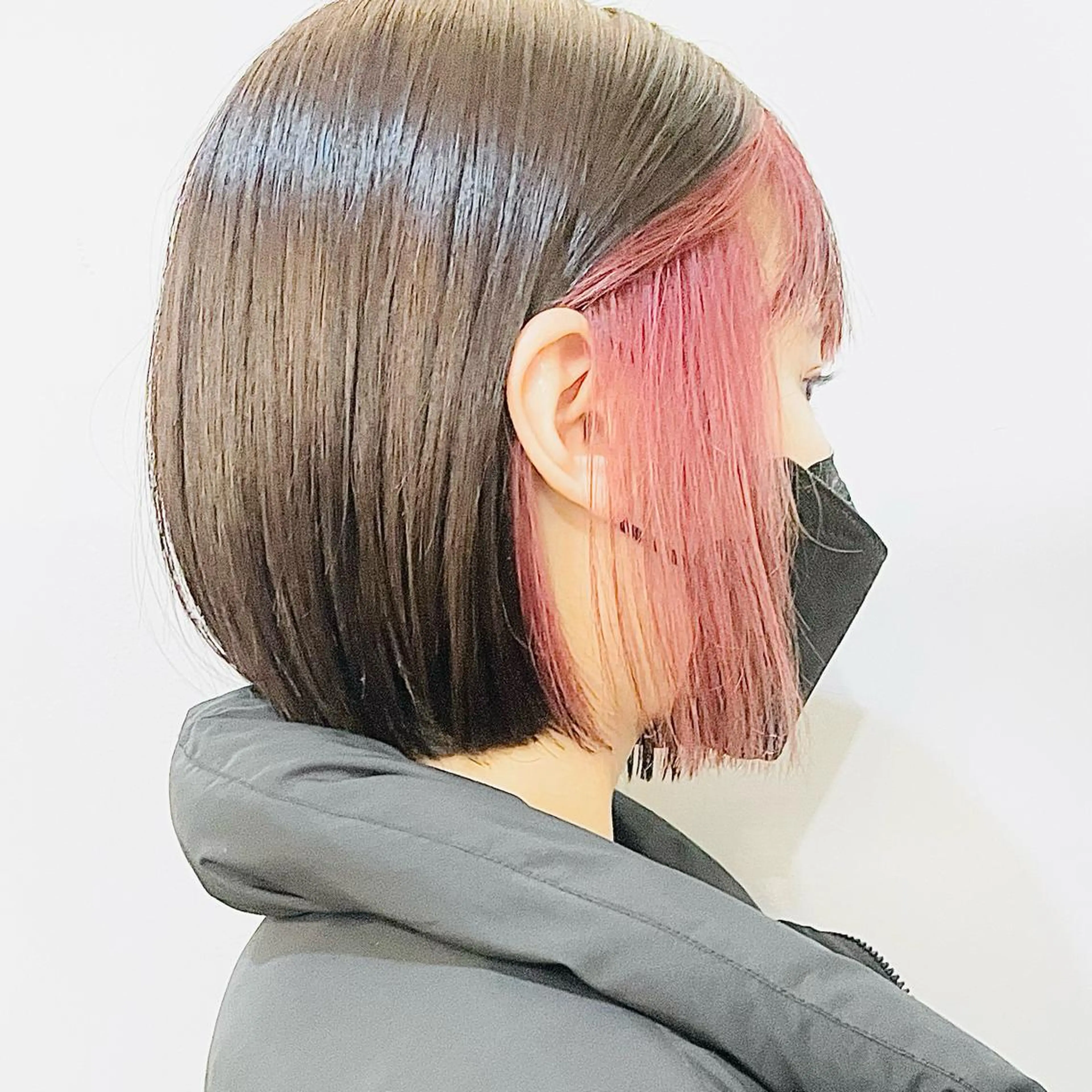 似合わせショートカット・ボブ+インナーカラー・イヤリングカラー🌈シルクトリートメント✨ ミニモ学割◎の写真