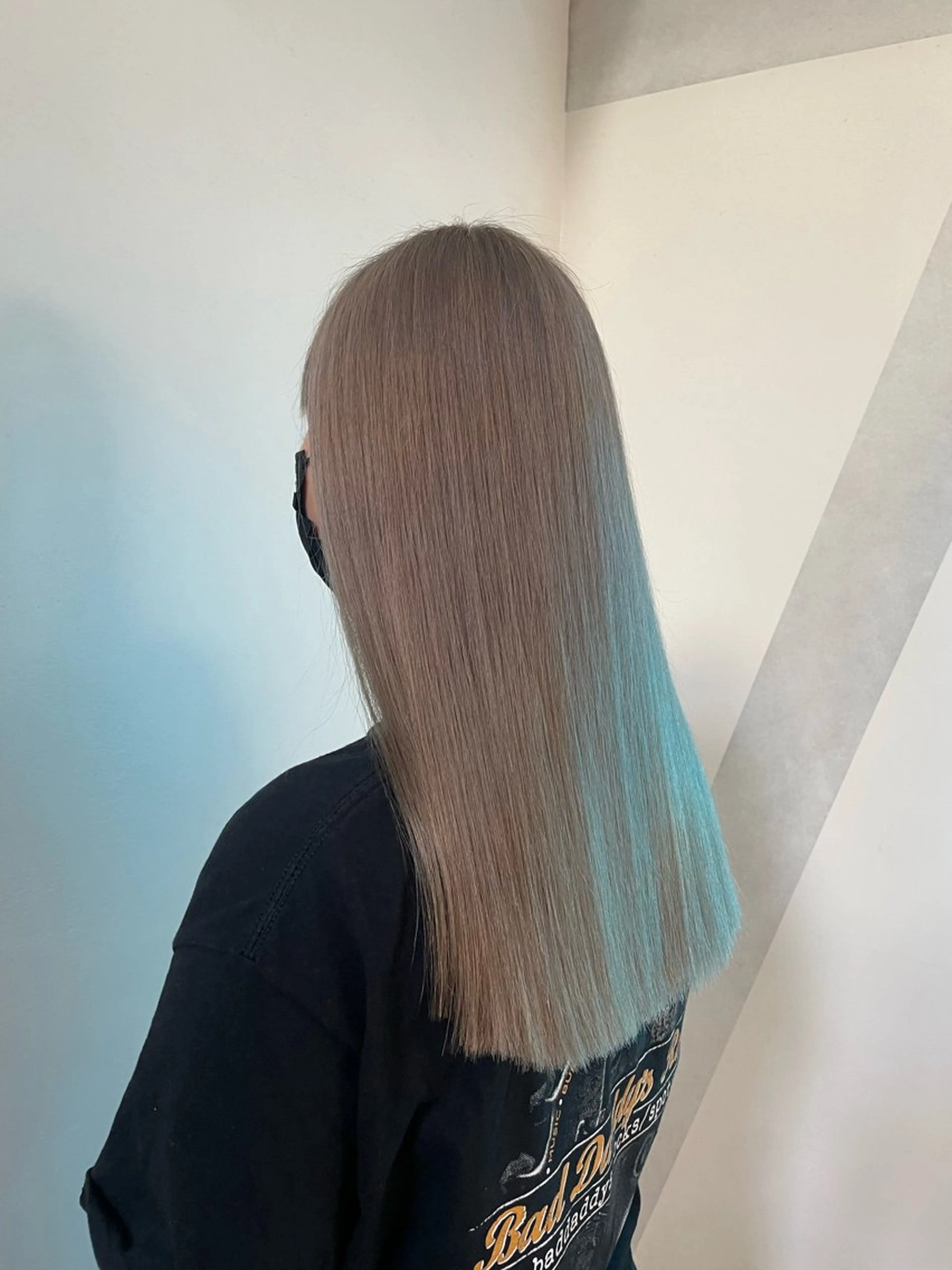 ロング カラー シルバー ヘアカラー 🌟暖色系ハイトーン 🌟AIのヘアスタイル