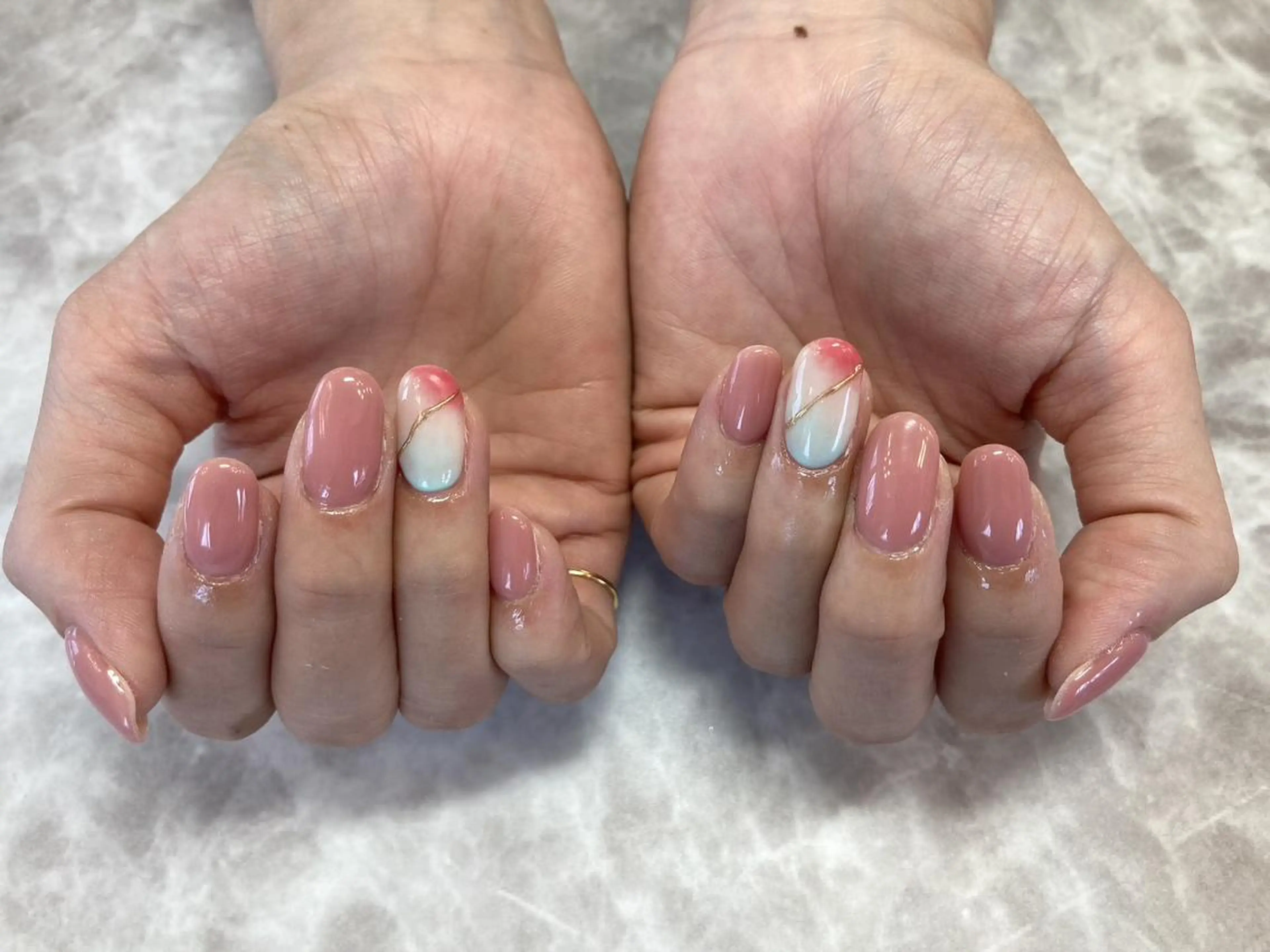 ネイル ネイルリボン 受付スタッフのネイルデザイン