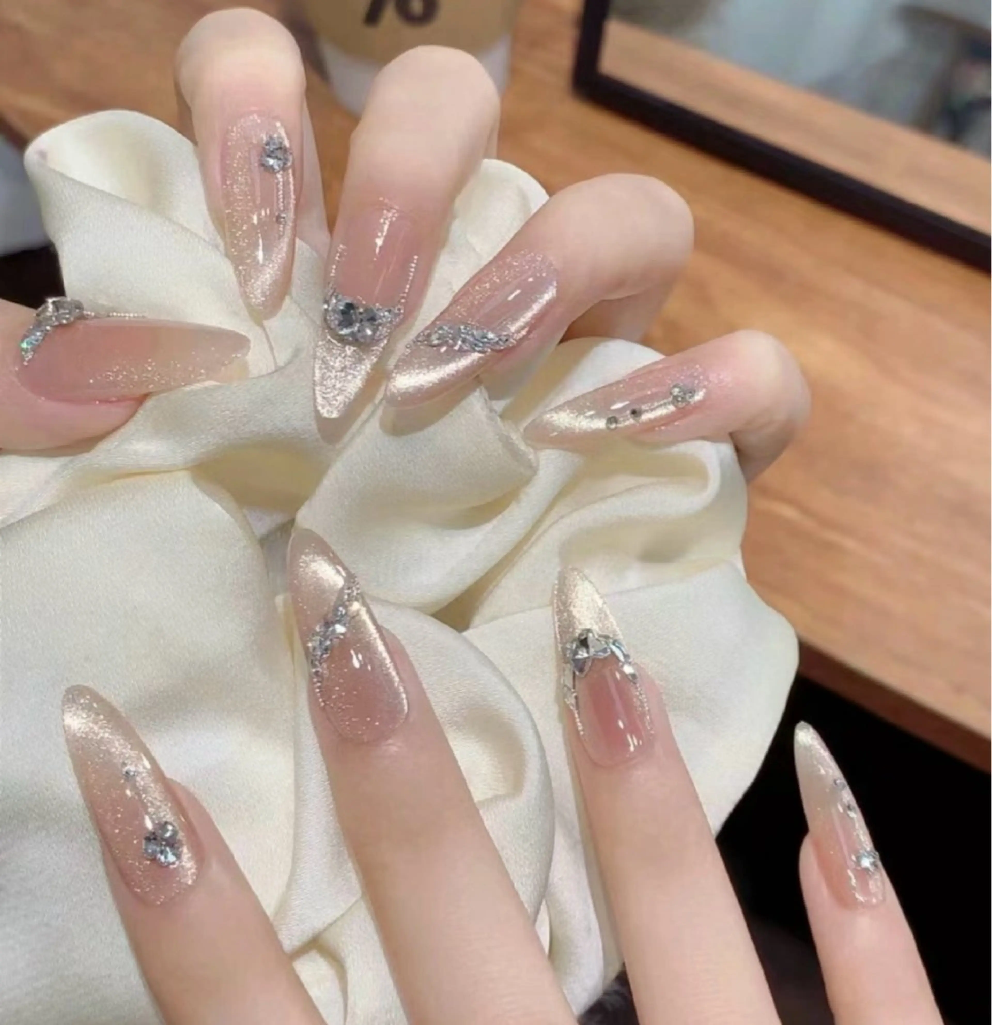 マグネットフレンチorラメグラデーション➕チップ長さ出し➕パッツつけ放題の写真